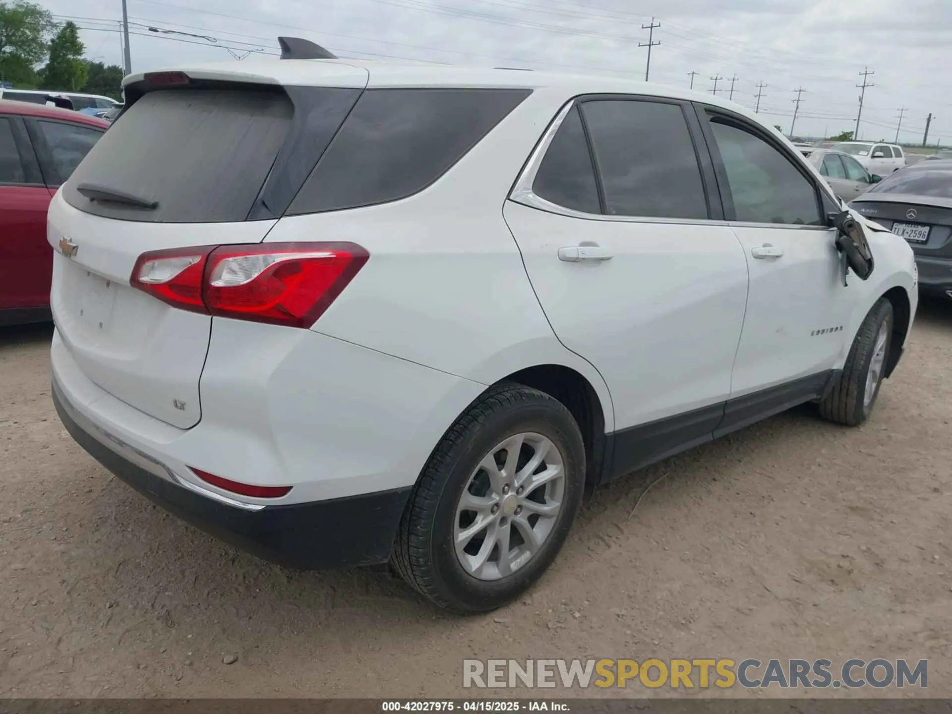 4 Photograph of a damaged car 3GNAXKEV0KS599890 CHEVROLET EQUINOX 2019