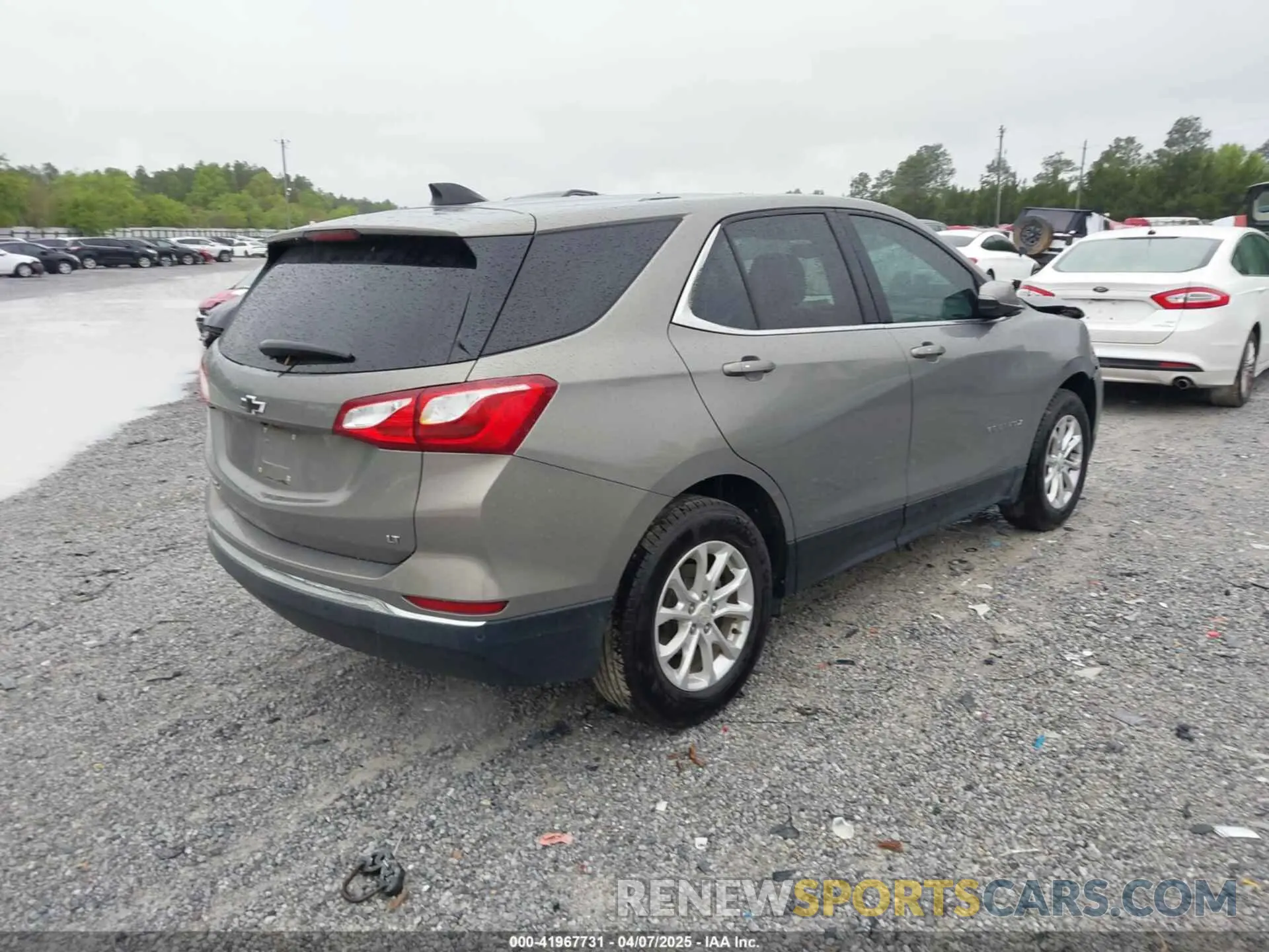 4 Photograph of a damaged car 3GNAXKEV1KS541674 CHEVROLET EQUINOX 2019