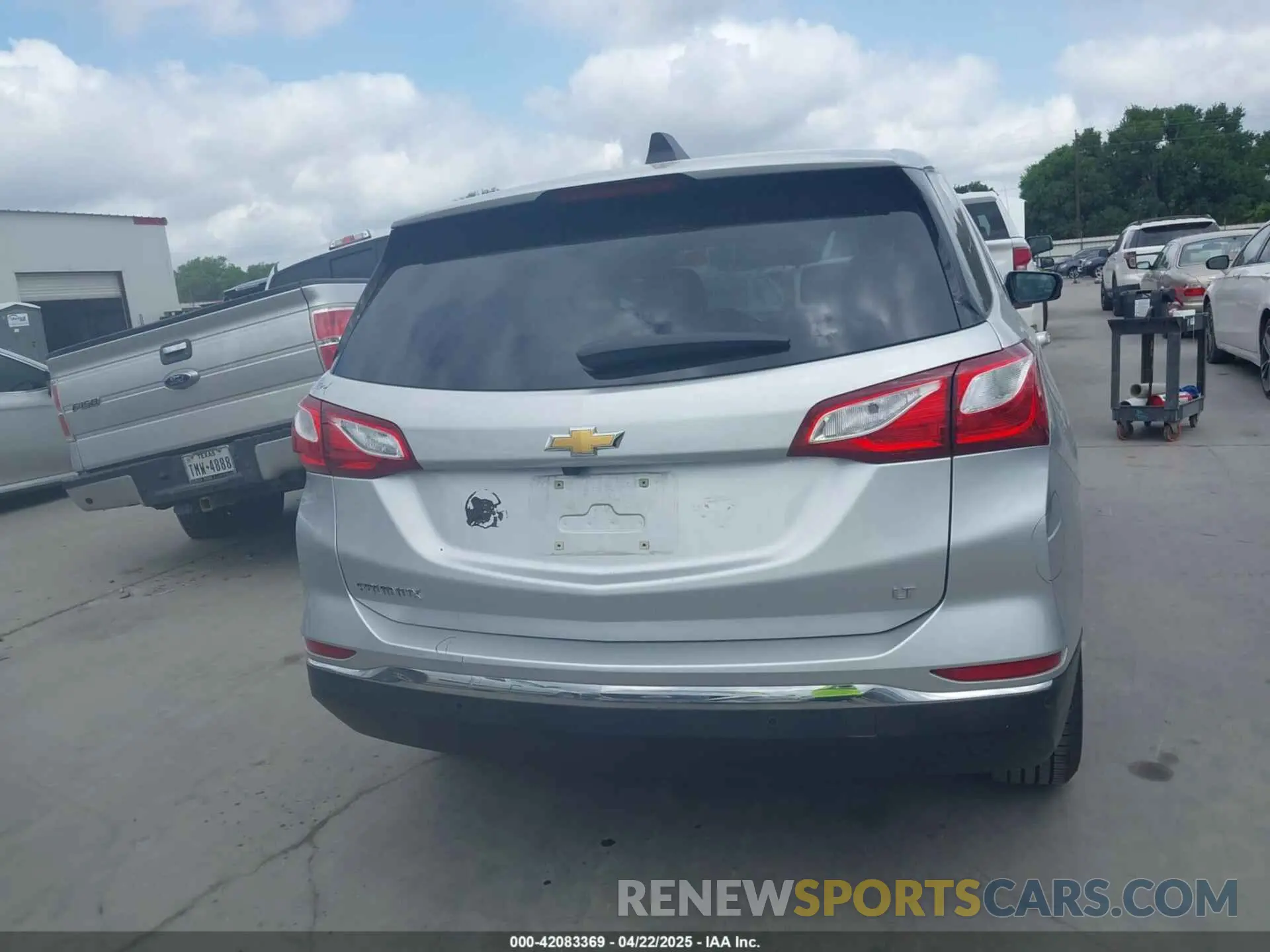 17 Photograph of a damaged car 3GNAXKEV1KS669025 CHEVROLET EQUINOX 2019