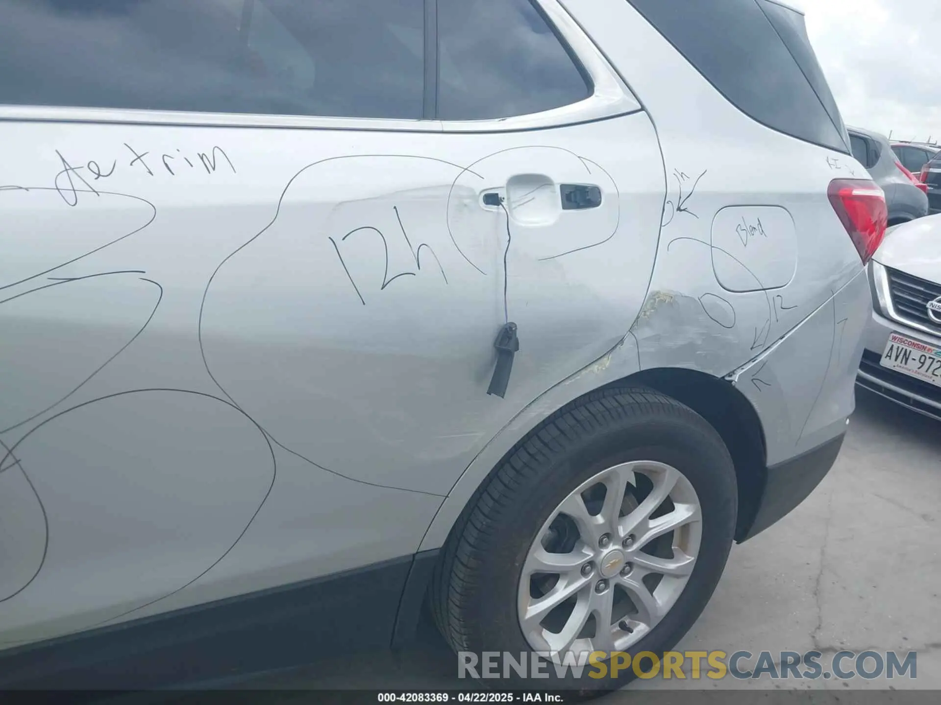 18 Photograph of a damaged car 3GNAXKEV1KS669025 CHEVROLET EQUINOX 2019