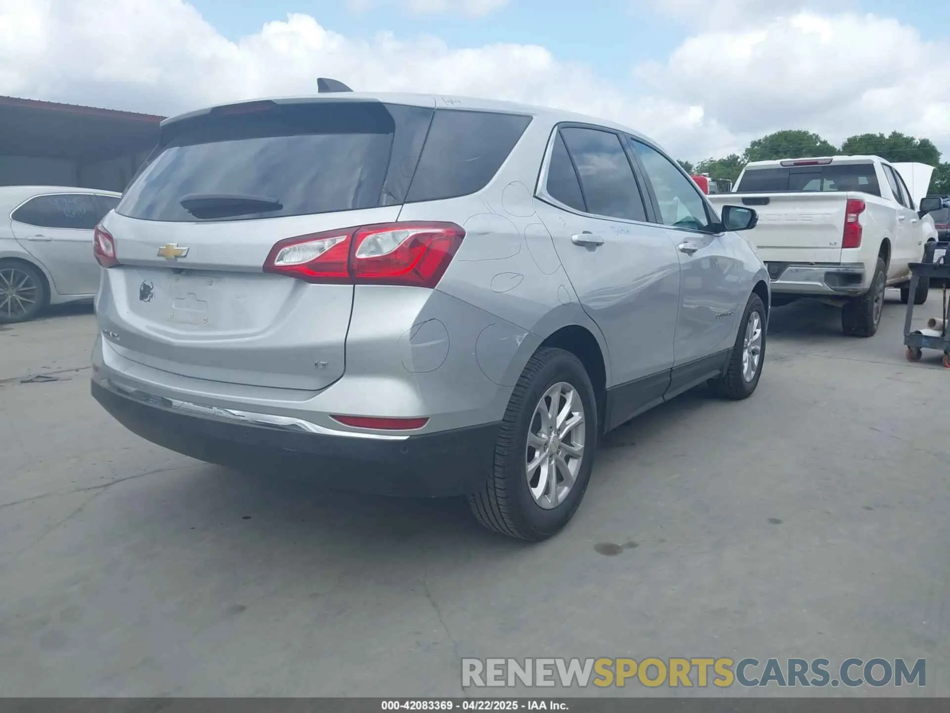 4 Photograph of a damaged car 3GNAXKEV1KS669025 CHEVROLET EQUINOX 2019