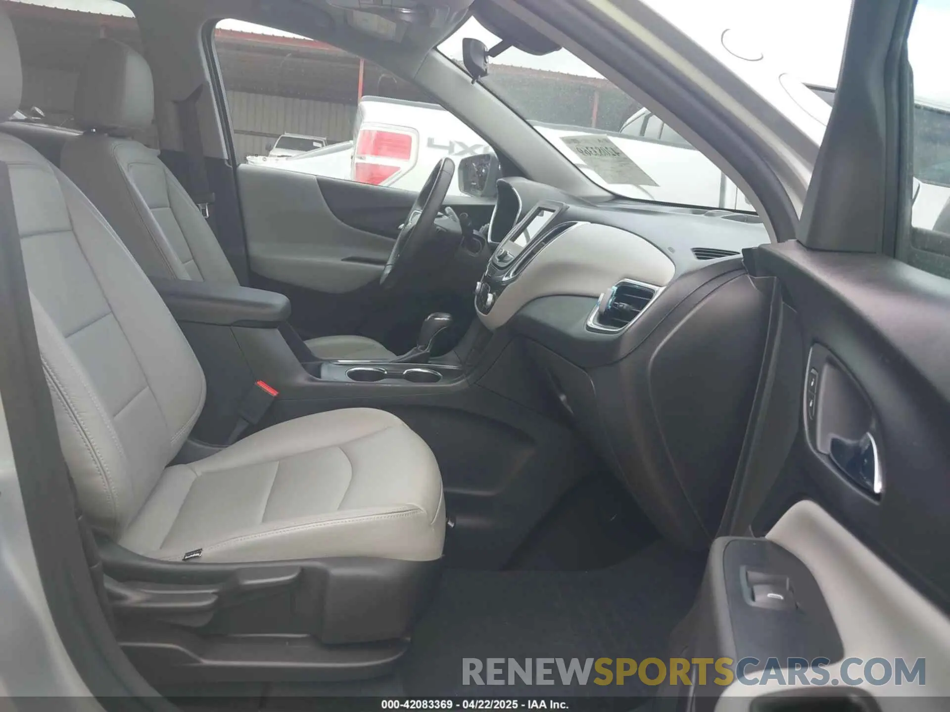 5 Photograph of a damaged car 3GNAXKEV1KS669025 CHEVROLET EQUINOX 2019