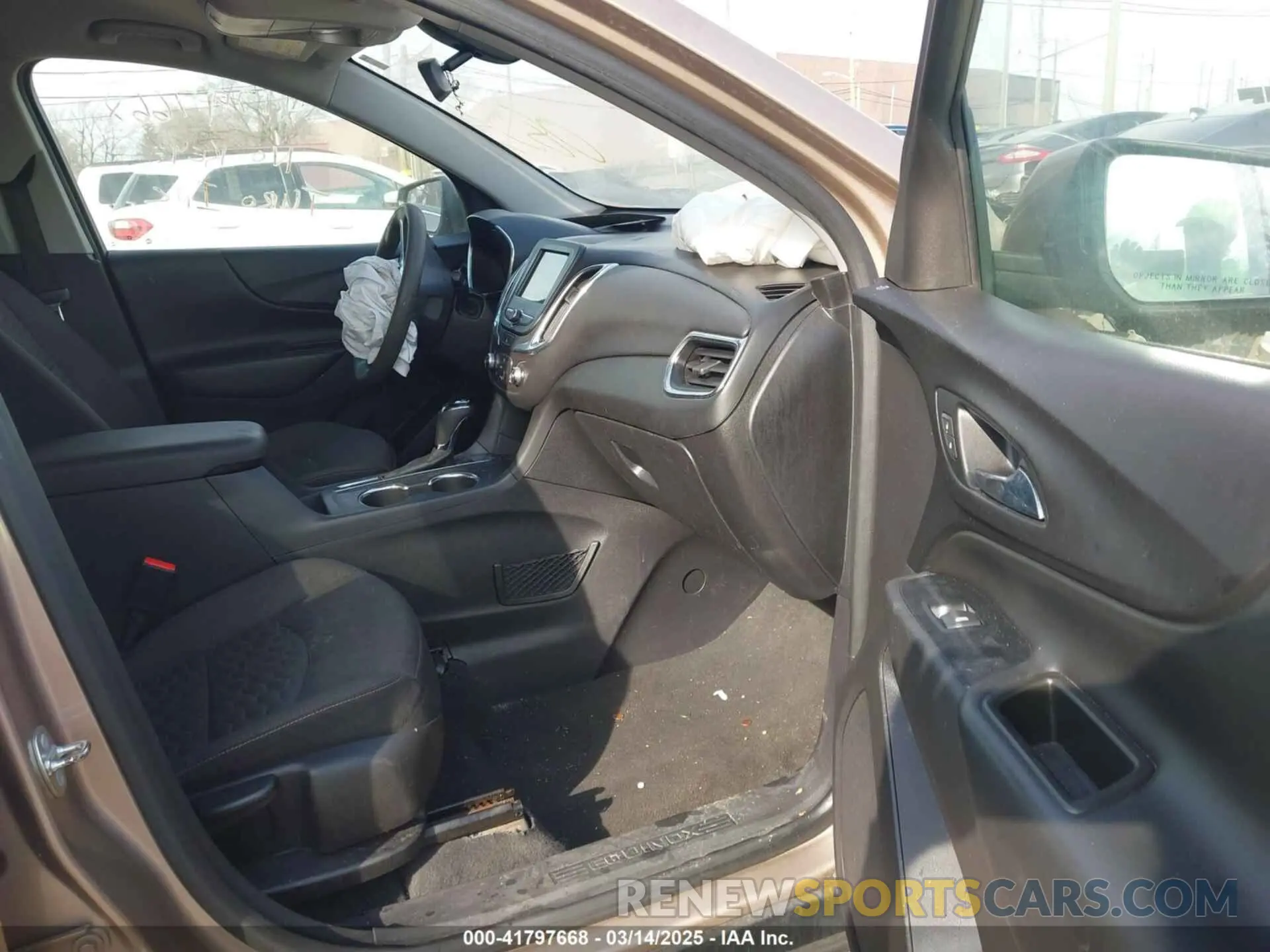 5 Photograph of a damaged car 3GNAXKEV2KL110853 CHEVROLET EQUINOX 2019