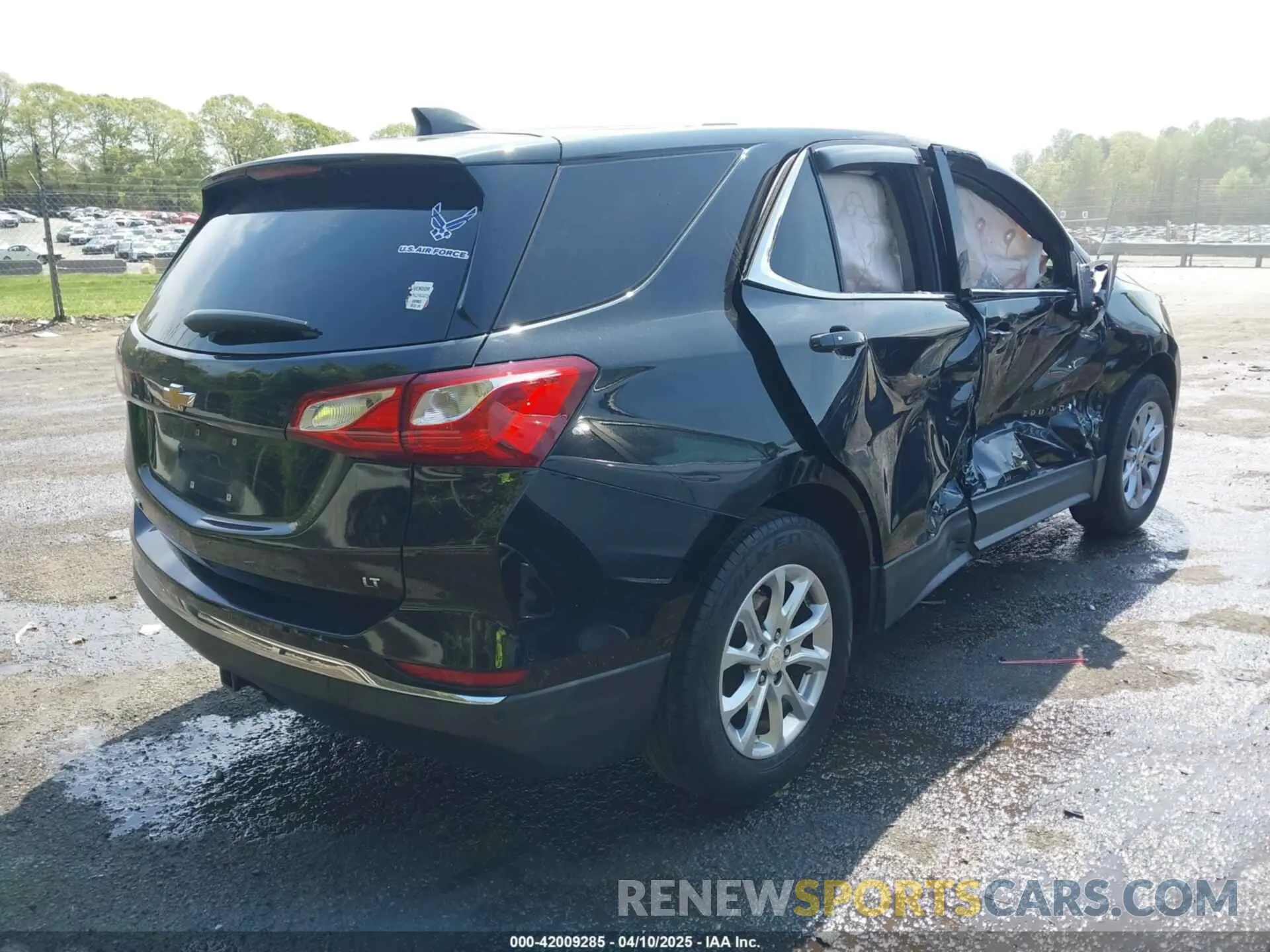 4 Photograph of a damaged car 3GNAXKEV2KL361596 CHEVROLET EQUINOX 2019