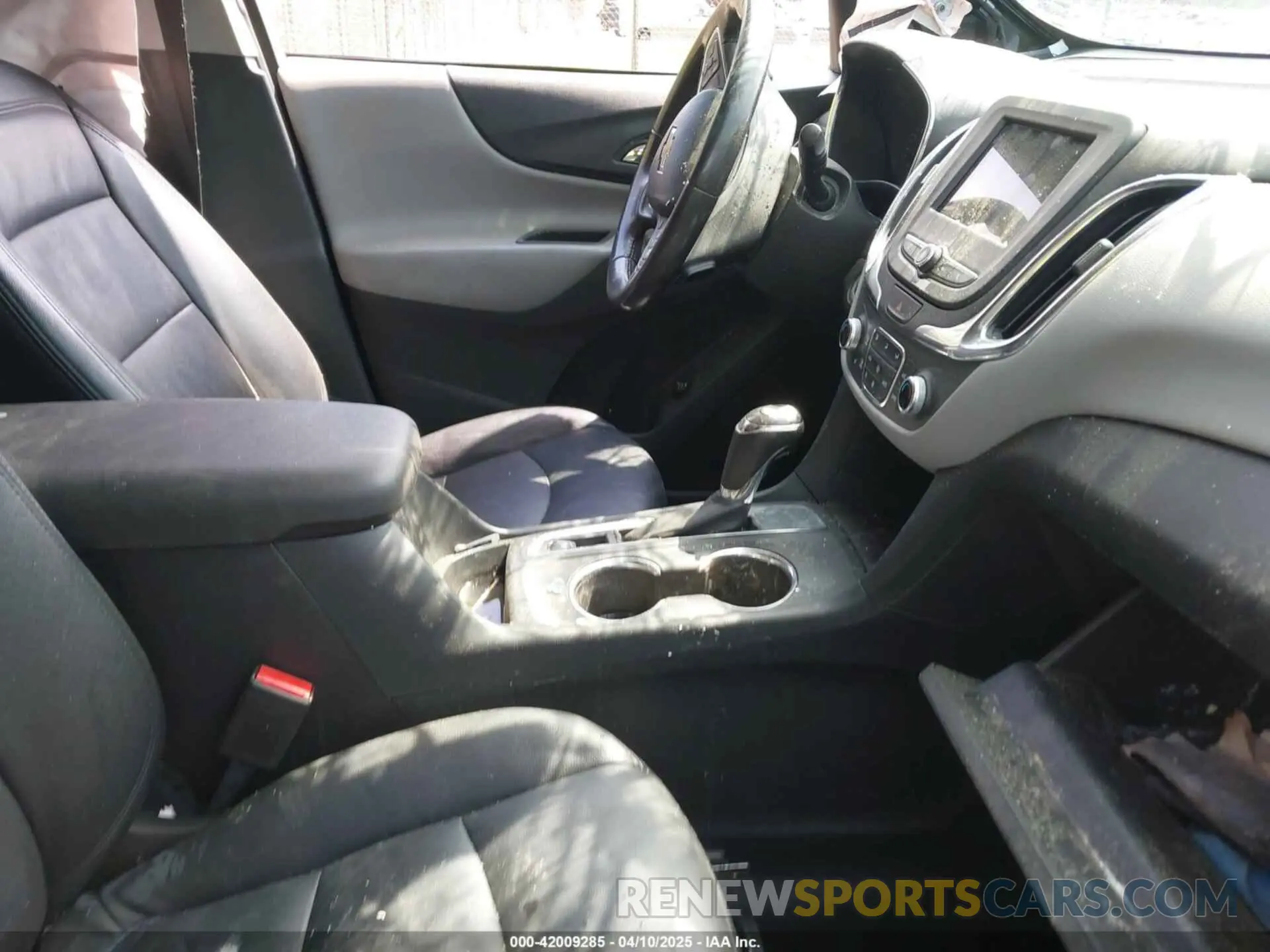 5 Photograph of a damaged car 3GNAXKEV2KL361596 CHEVROLET EQUINOX 2019