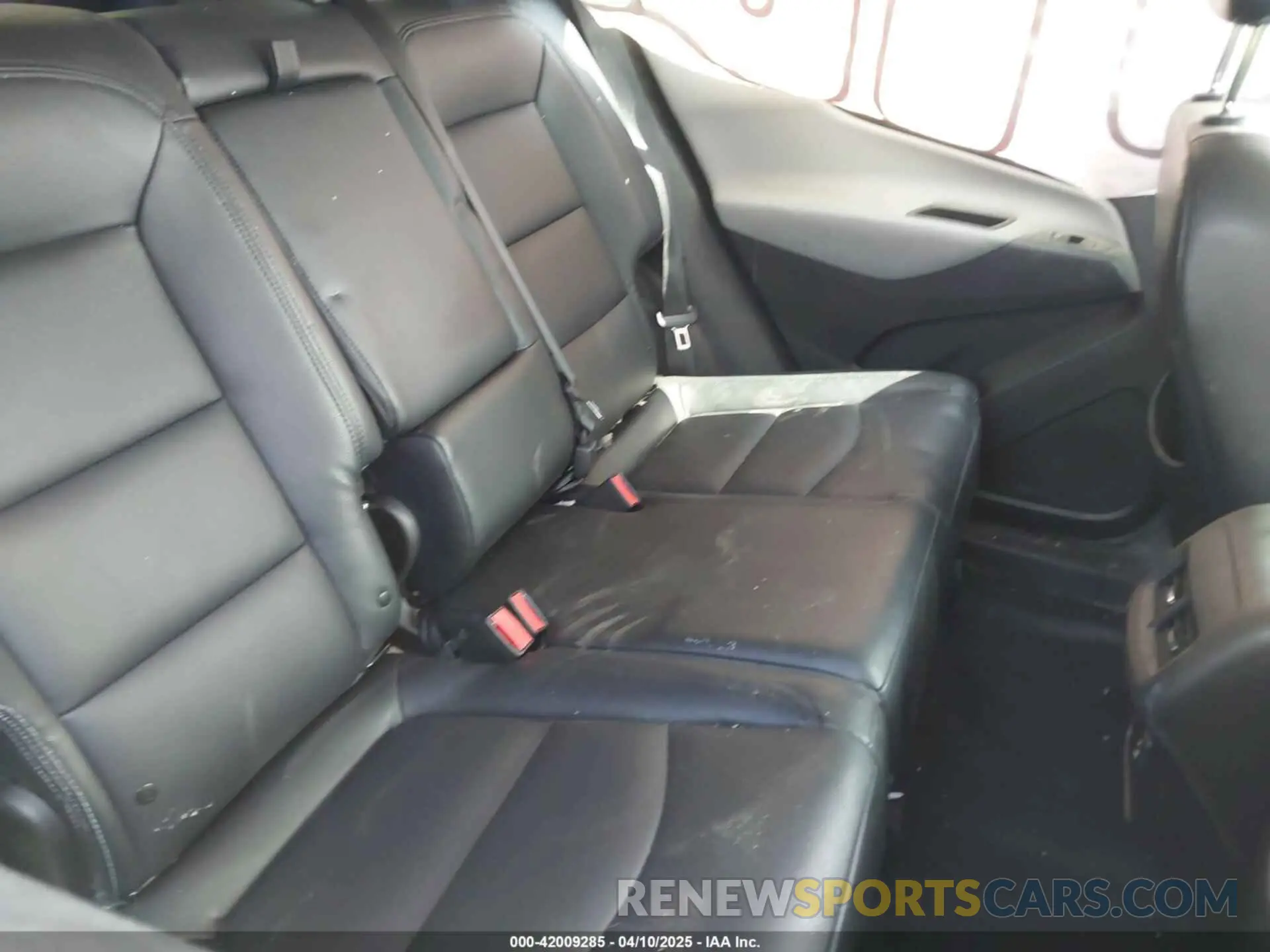 8 Photograph of a damaged car 3GNAXKEV2KL361596 CHEVROLET EQUINOX 2019