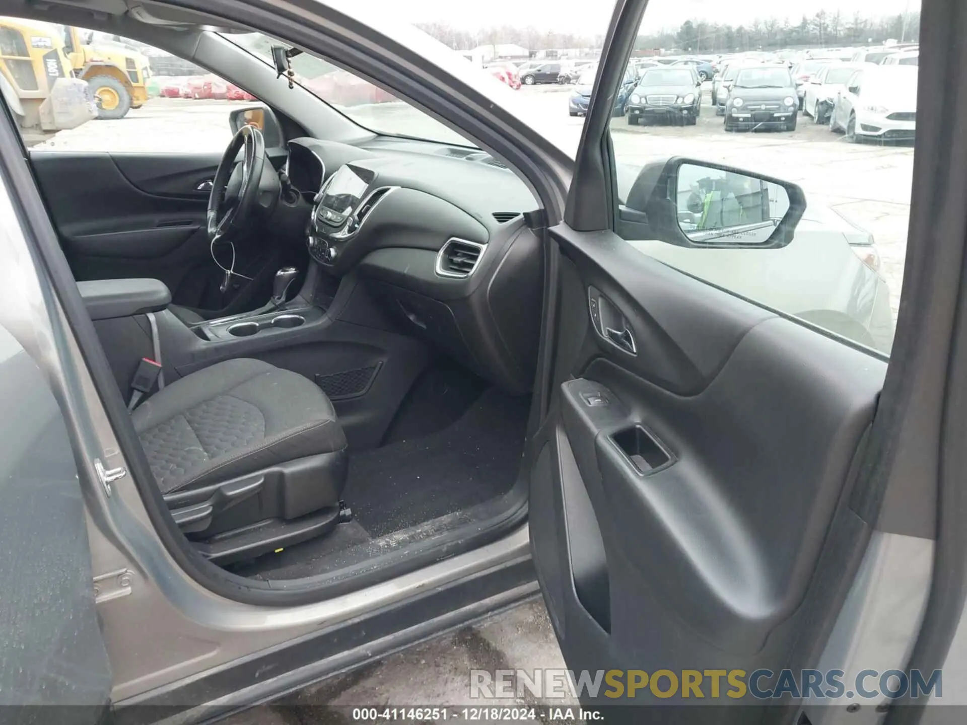 5 Photograph of a damaged car 3GNAXKEV2KS504696 CHEVROLET EQUINOX 2019