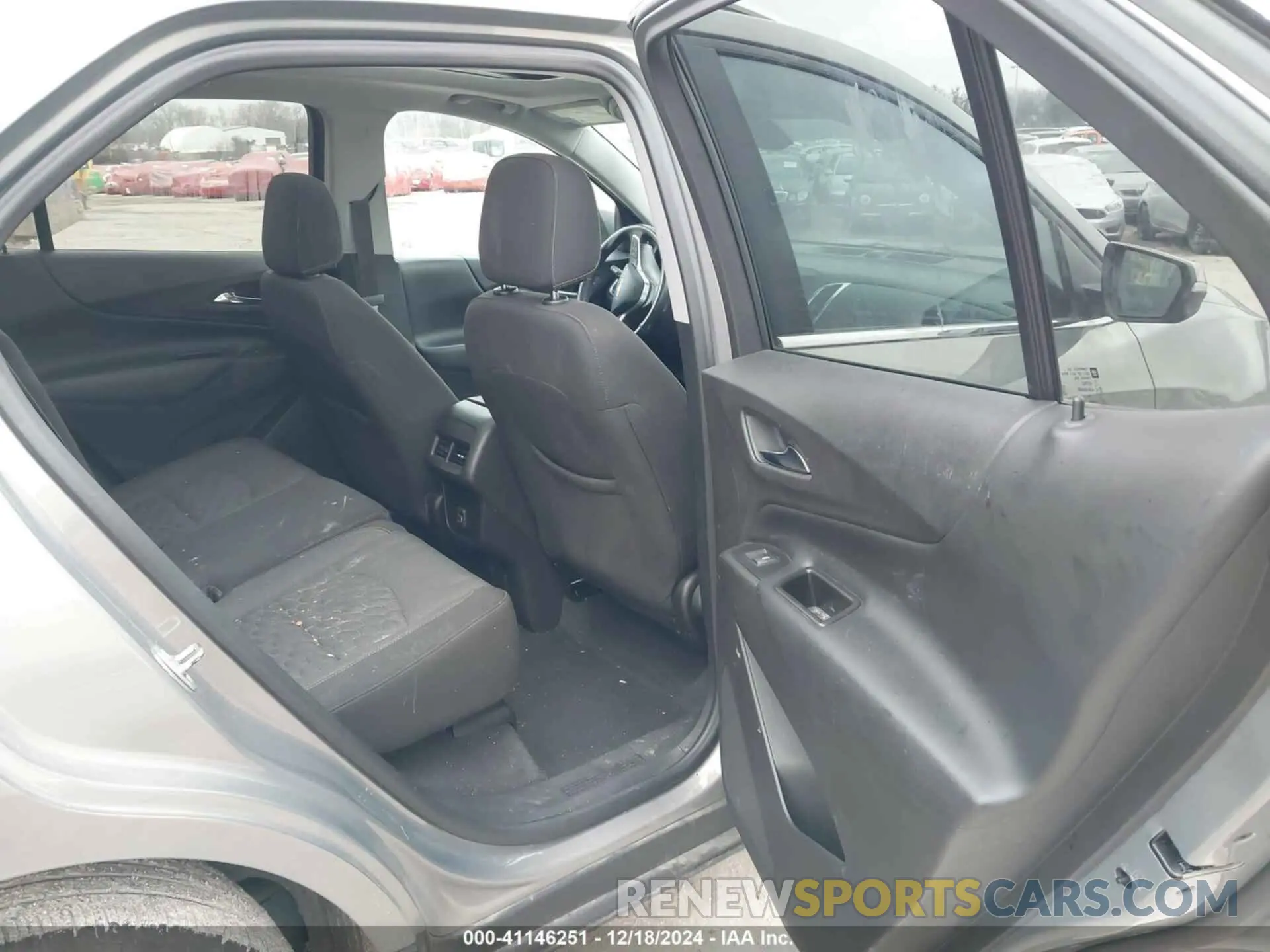8 Photograph of a damaged car 3GNAXKEV2KS504696 CHEVROLET EQUINOX 2019