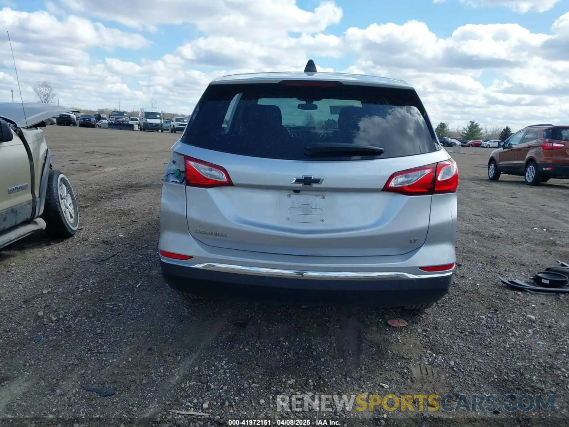 17 Photograph of a damaged car 3GNAXKEV2KS571945 CHEVROLET EQUINOX 2019