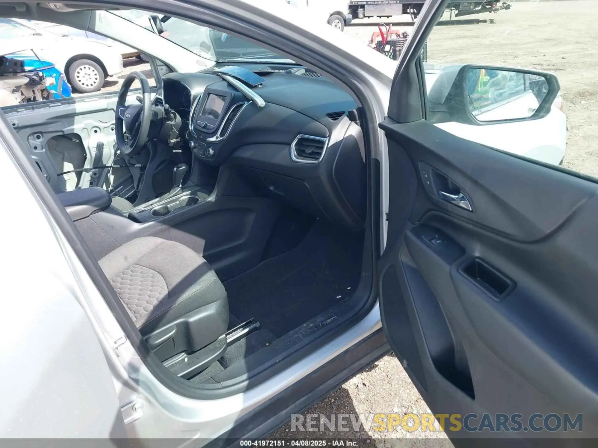 5 Photograph of a damaged car 3GNAXKEV2KS571945 CHEVROLET EQUINOX 2019