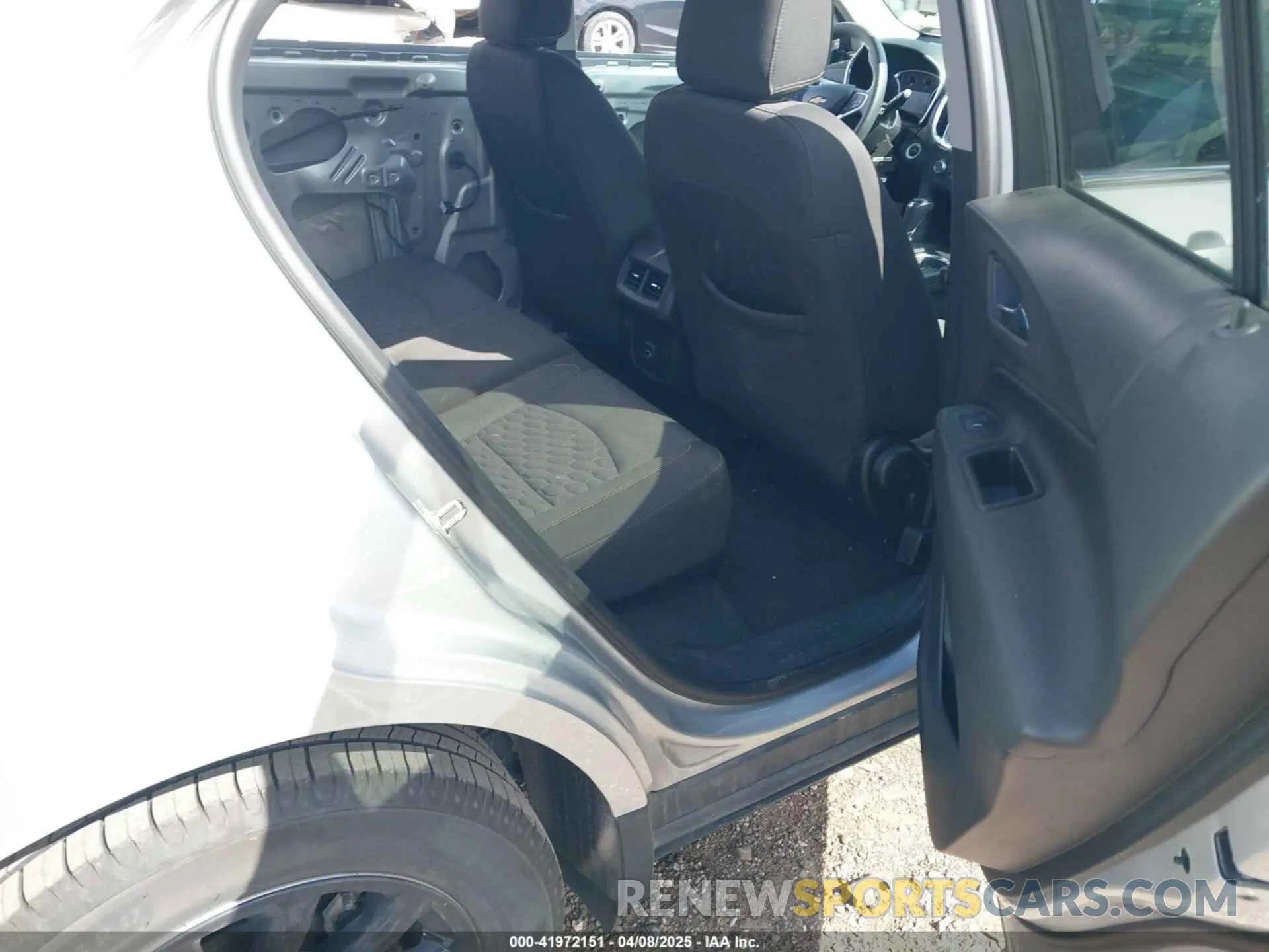 8 Photograph of a damaged car 3GNAXKEV2KS571945 CHEVROLET EQUINOX 2019