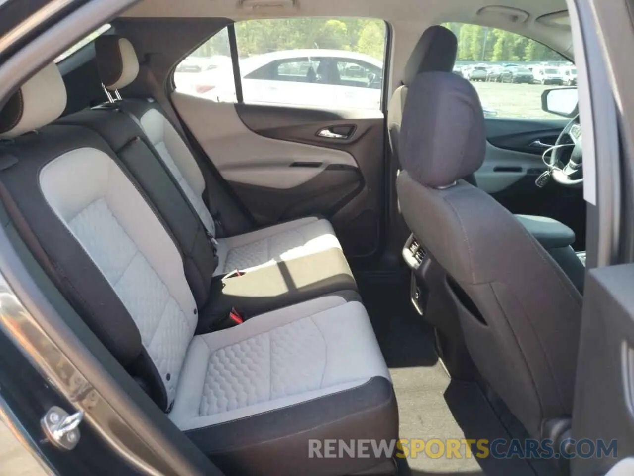 11 Photograph of a damaged car 3GNAXKEV2KS663556 CHEVROLET EQUINOX 2019