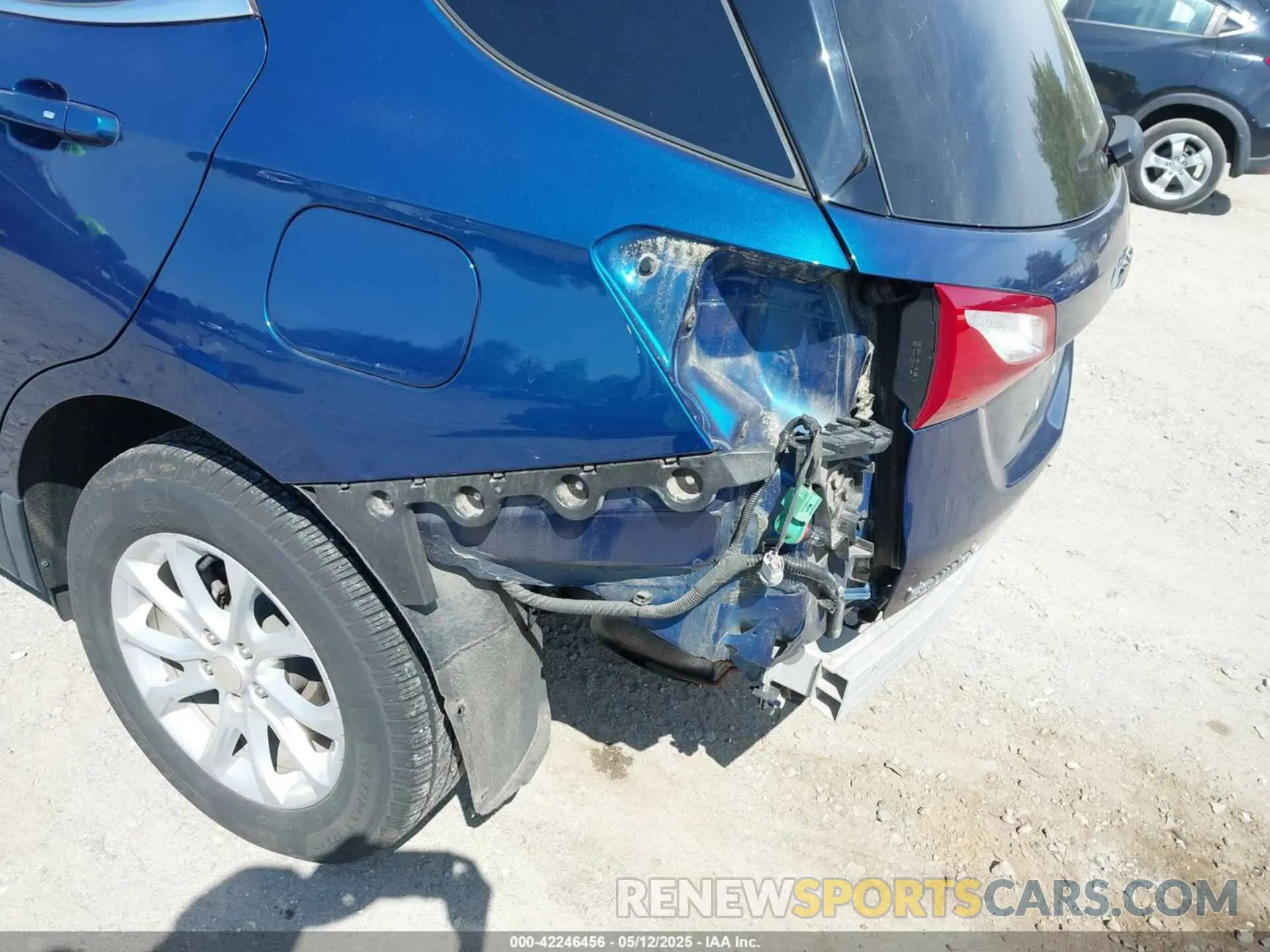 18 Photograph of a damaged car 3GNAXKEV3KL376043 CHEVROLET EQUINOX 2019