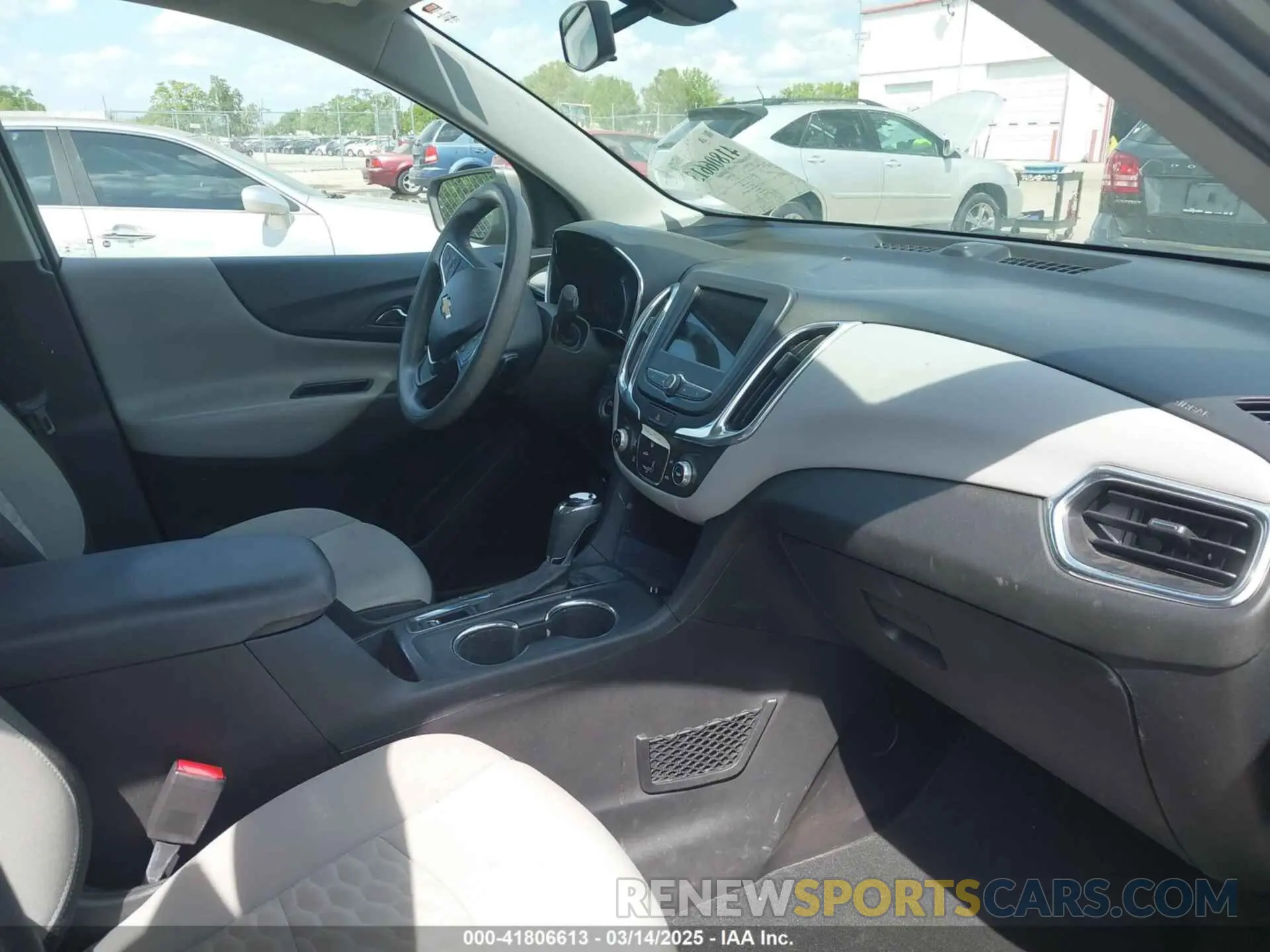 5 Photograph of a damaged car 3GNAXKEV3KS500754 CHEVROLET EQUINOX 2019