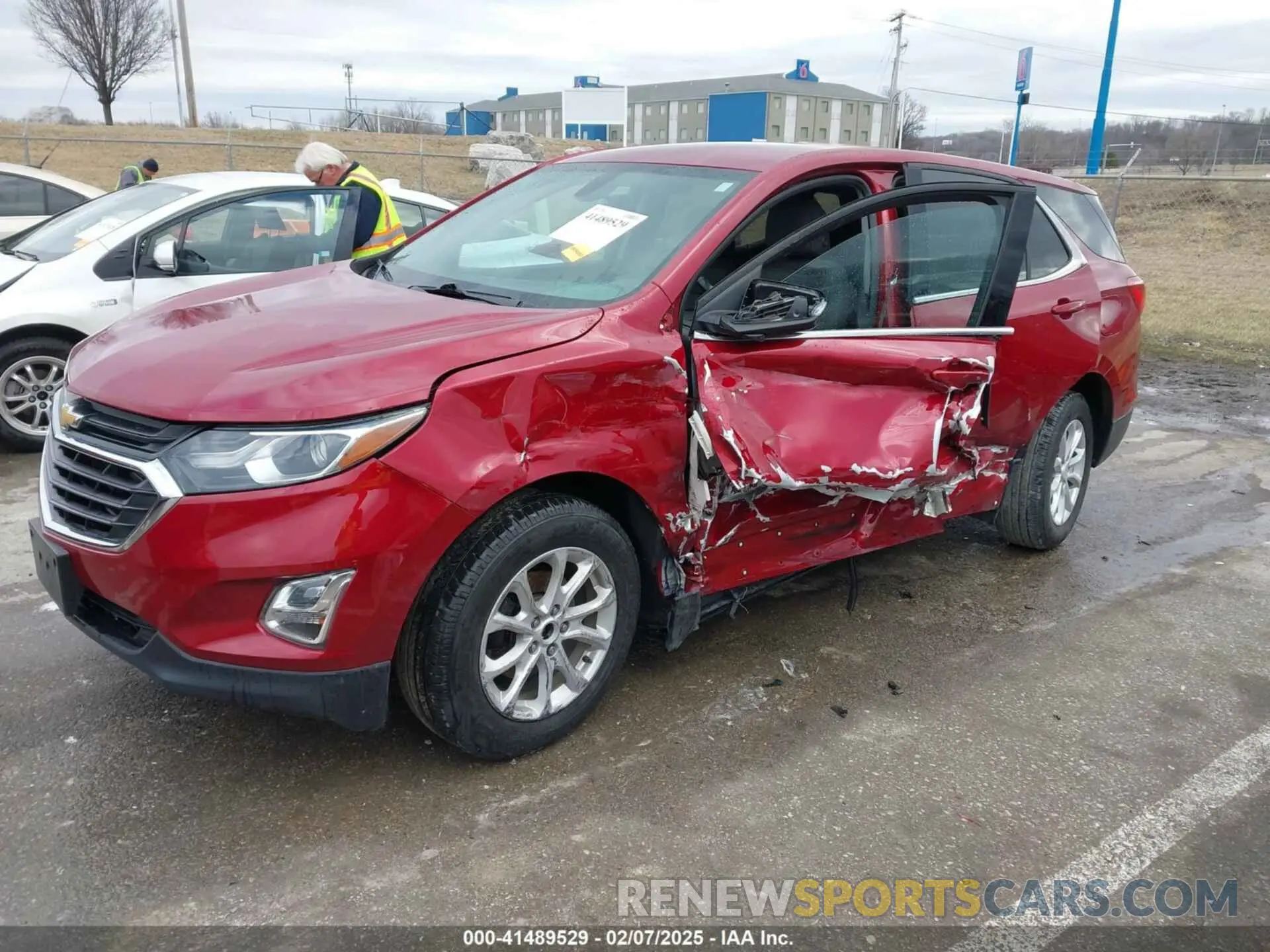 2 Photograph of a damaged car 3GNAXKEV3KS503380 CHEVROLET EQUINOX 2019