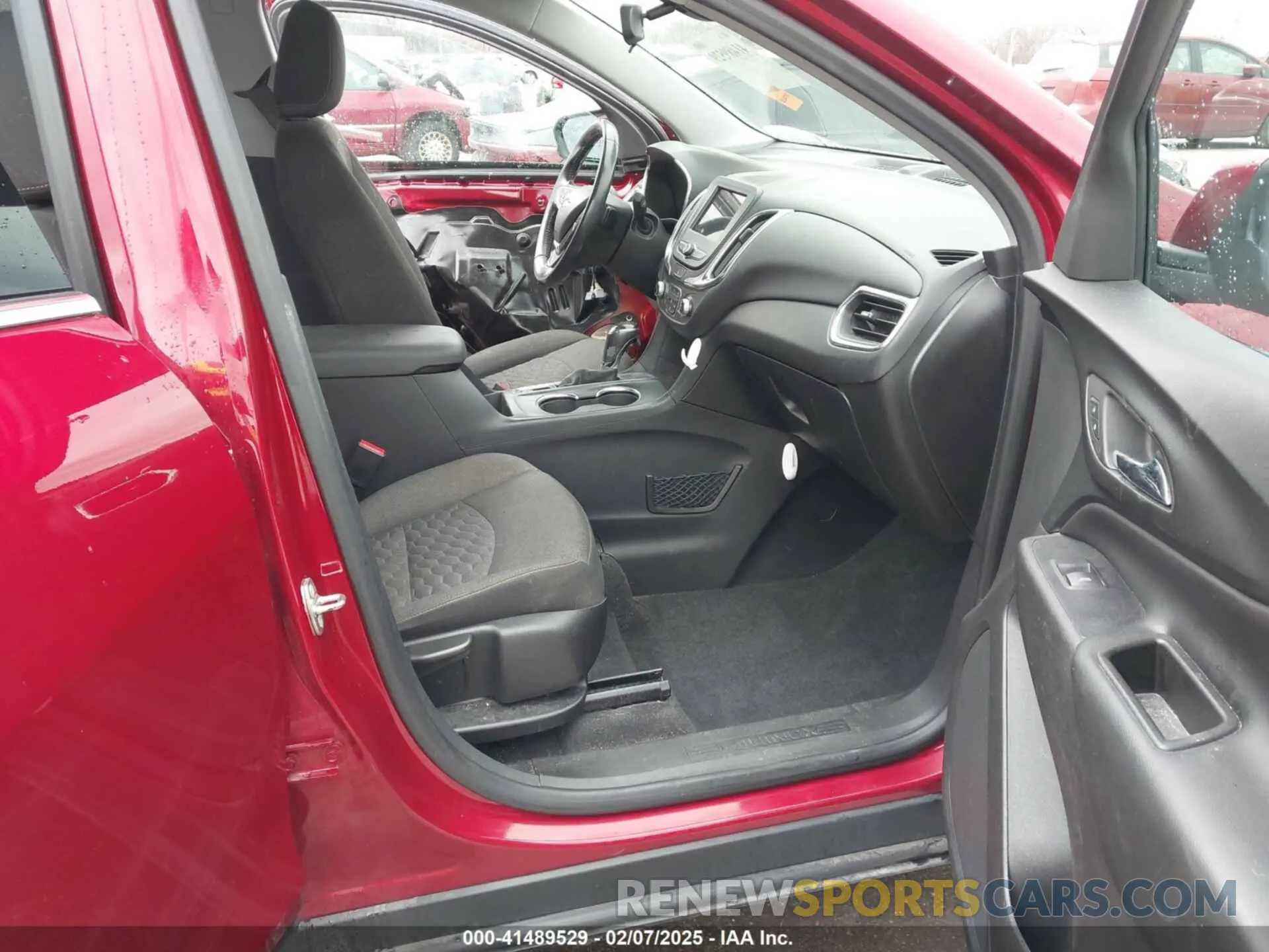 5 Photograph of a damaged car 3GNAXKEV3KS503380 CHEVROLET EQUINOX 2019