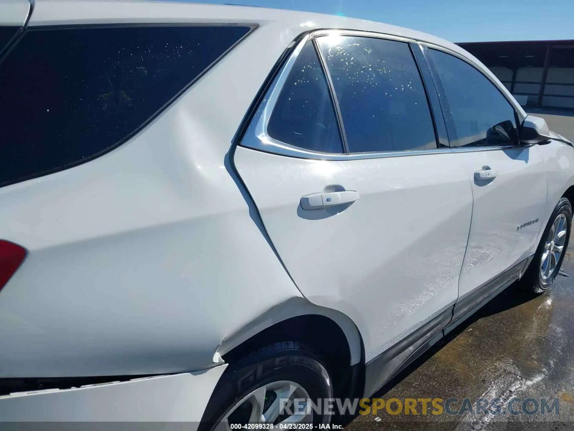 17 Photograph of a damaged car 3GNAXKEV3KS518400 CHEVROLET EQUINOX 2019