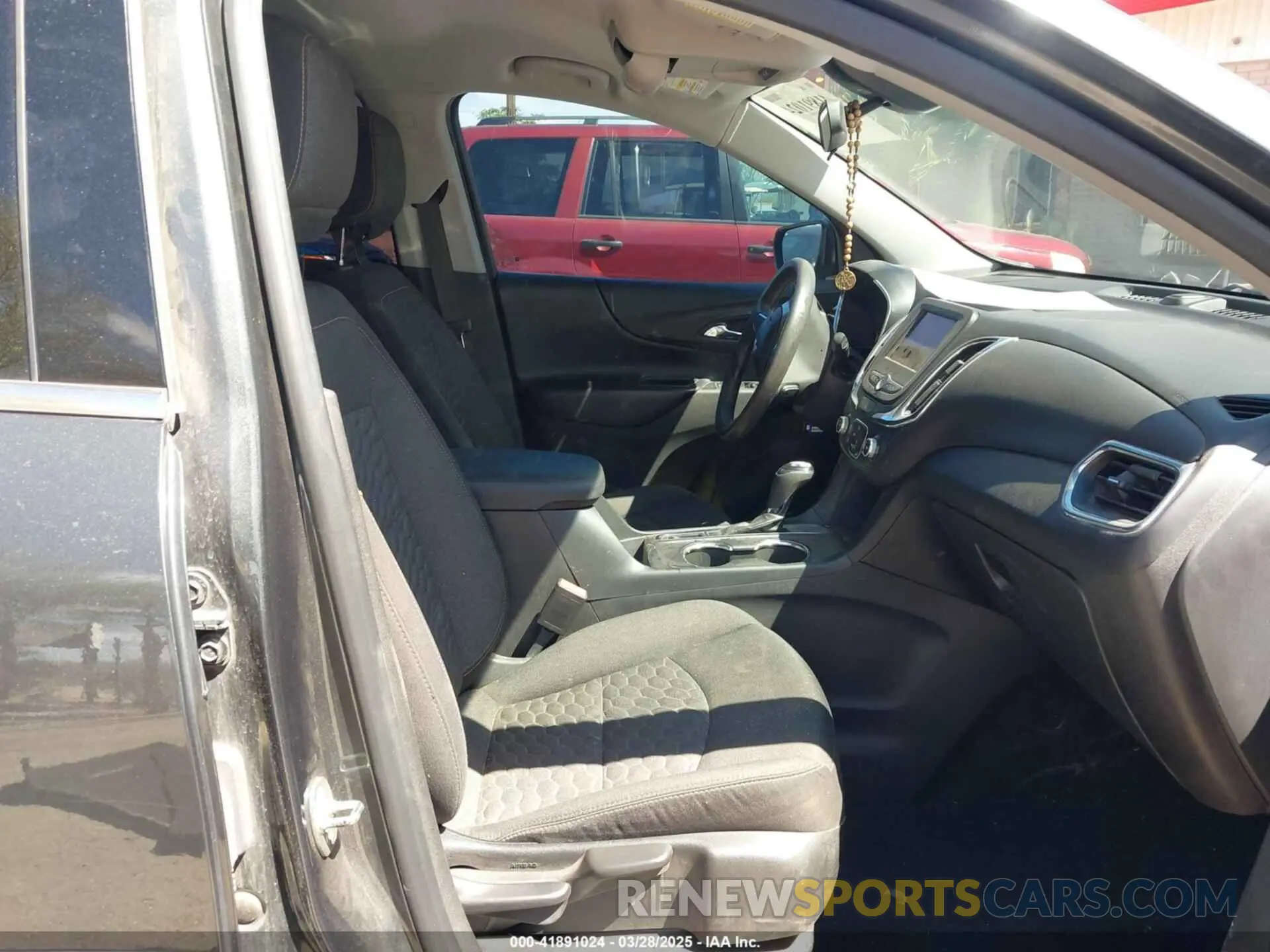 5 Photograph of a damaged car 3GNAXKEV3KS627116 CHEVROLET EQUINOX 2019