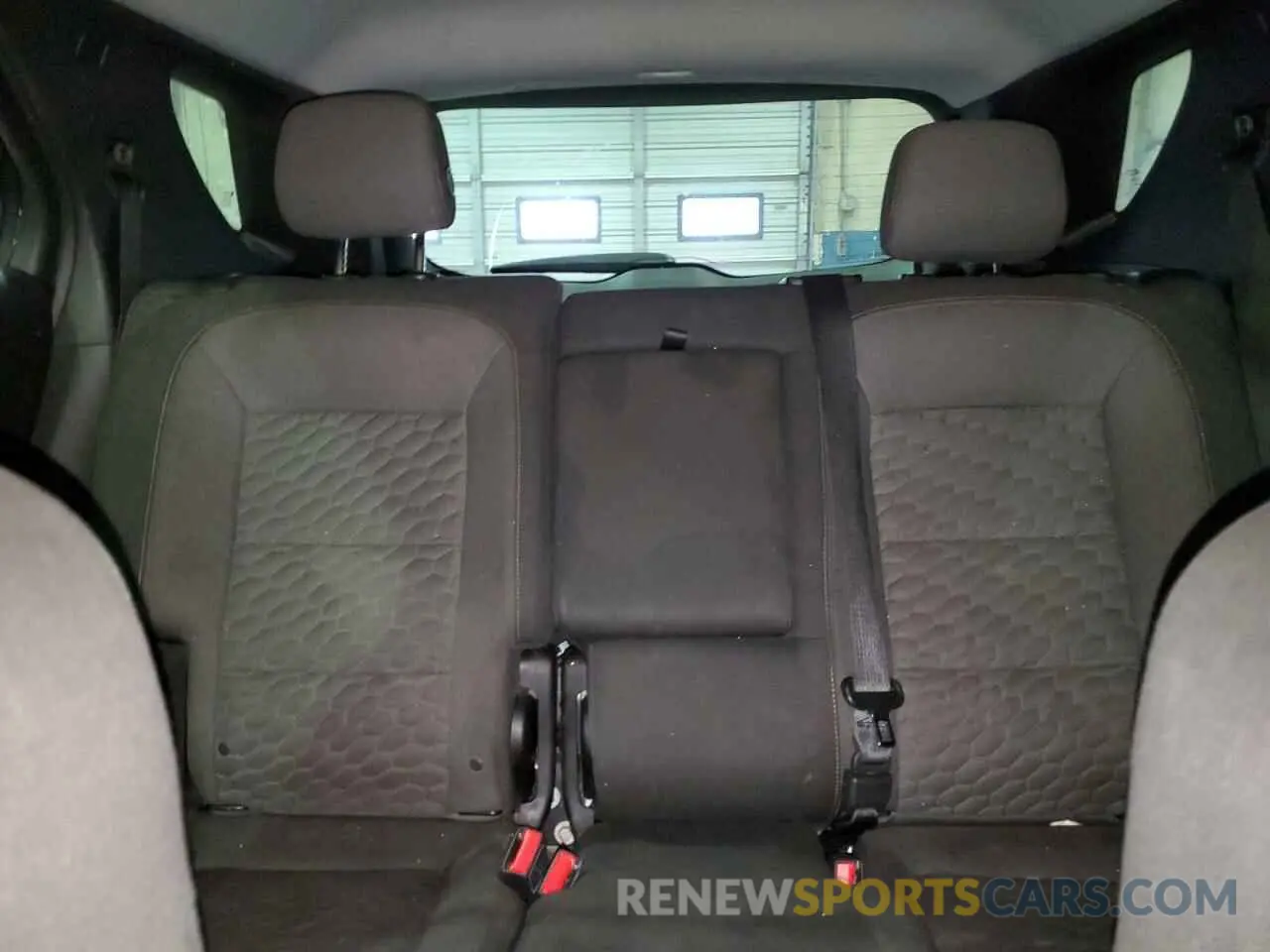 10 Photograph of a damaged car 3GNAXKEV4KL103984 CHEVROLET EQUINOX 2019