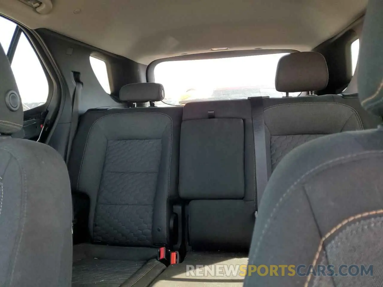 10 Photograph of a damaged car 3GNAXKEV4KL187496 CHEVROLET EQUINOX 2019