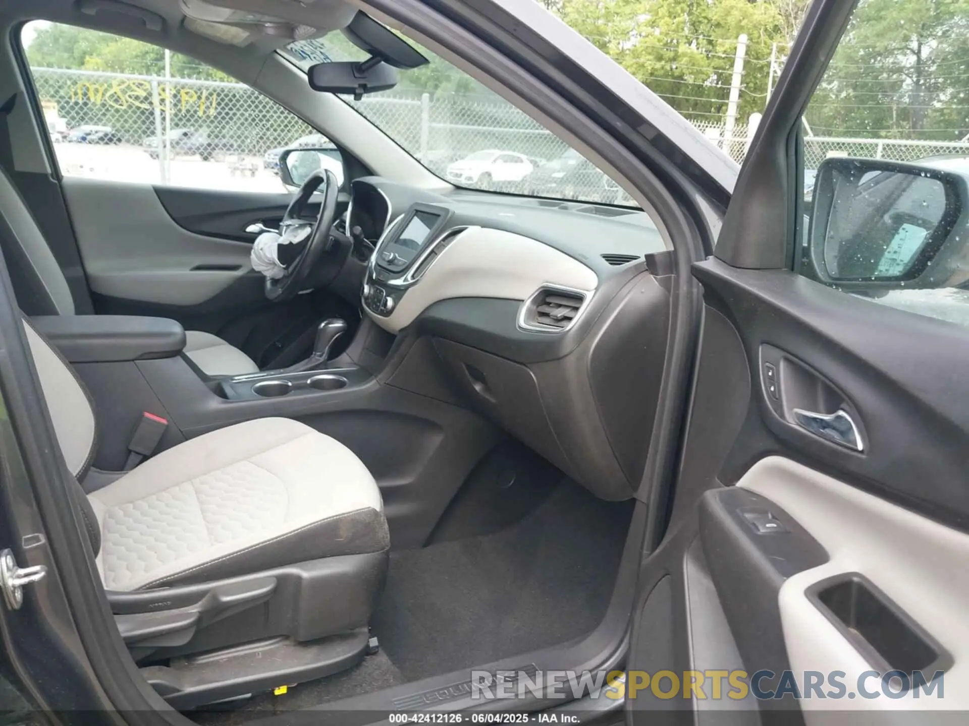 5 Photograph of a damaged car 3GNAXKEV4KS644927 CHEVROLET EQUINOX 2019