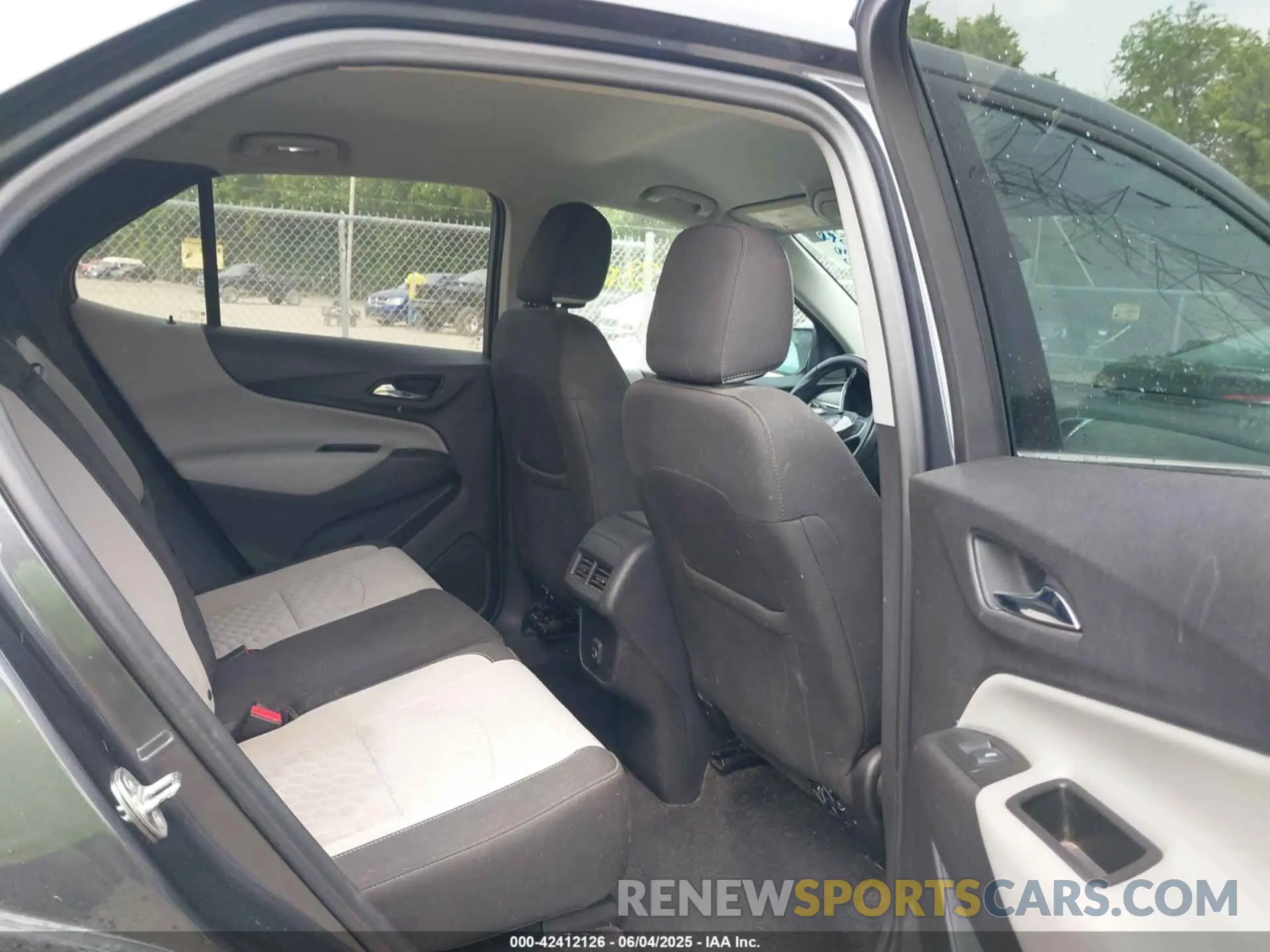 8 Photograph of a damaged car 3GNAXKEV4KS644927 CHEVROLET EQUINOX 2019