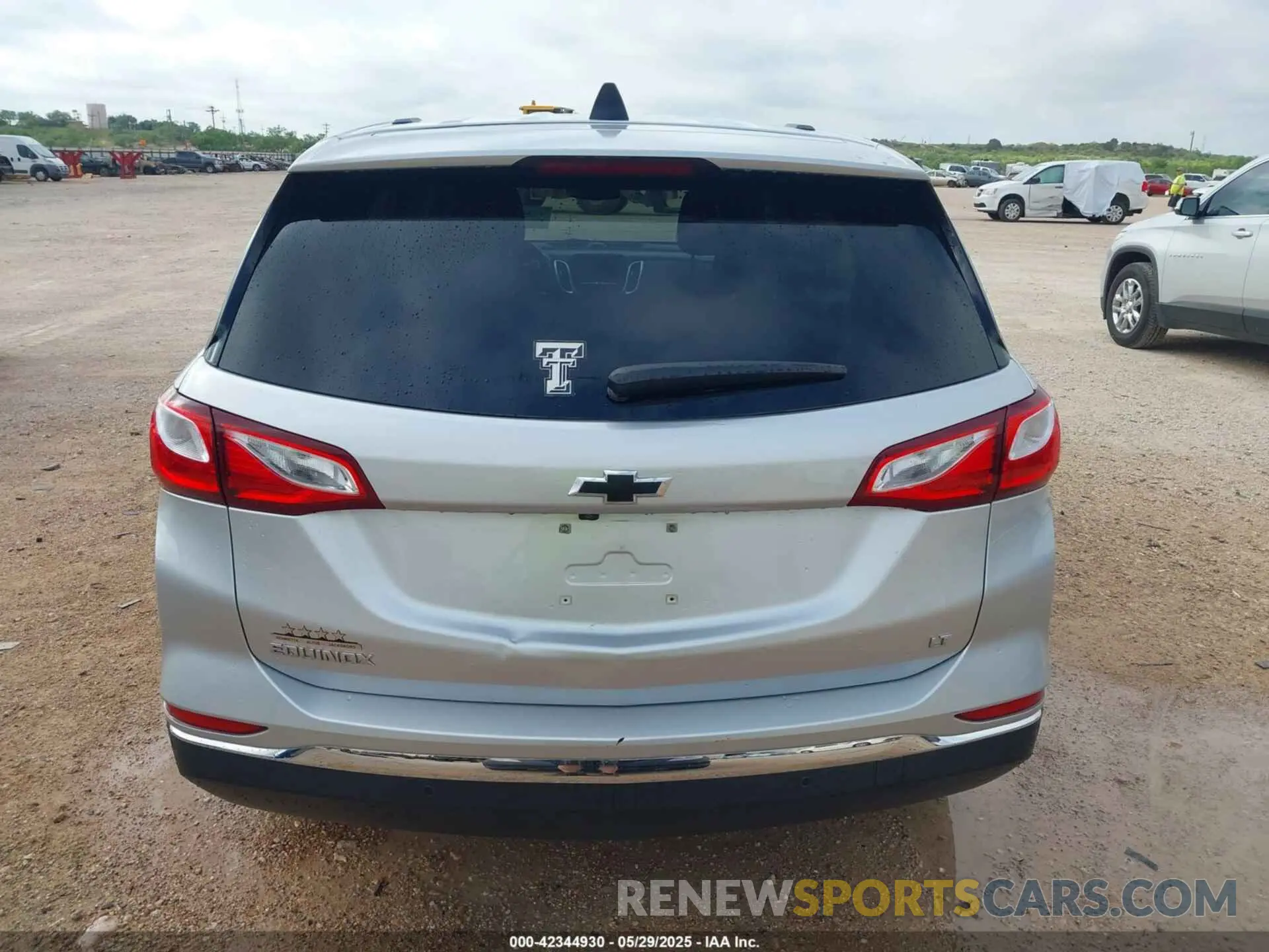 16 Photograph of a damaged car 3GNAXKEV4KS657094 CHEVROLET EQUINOX 2019