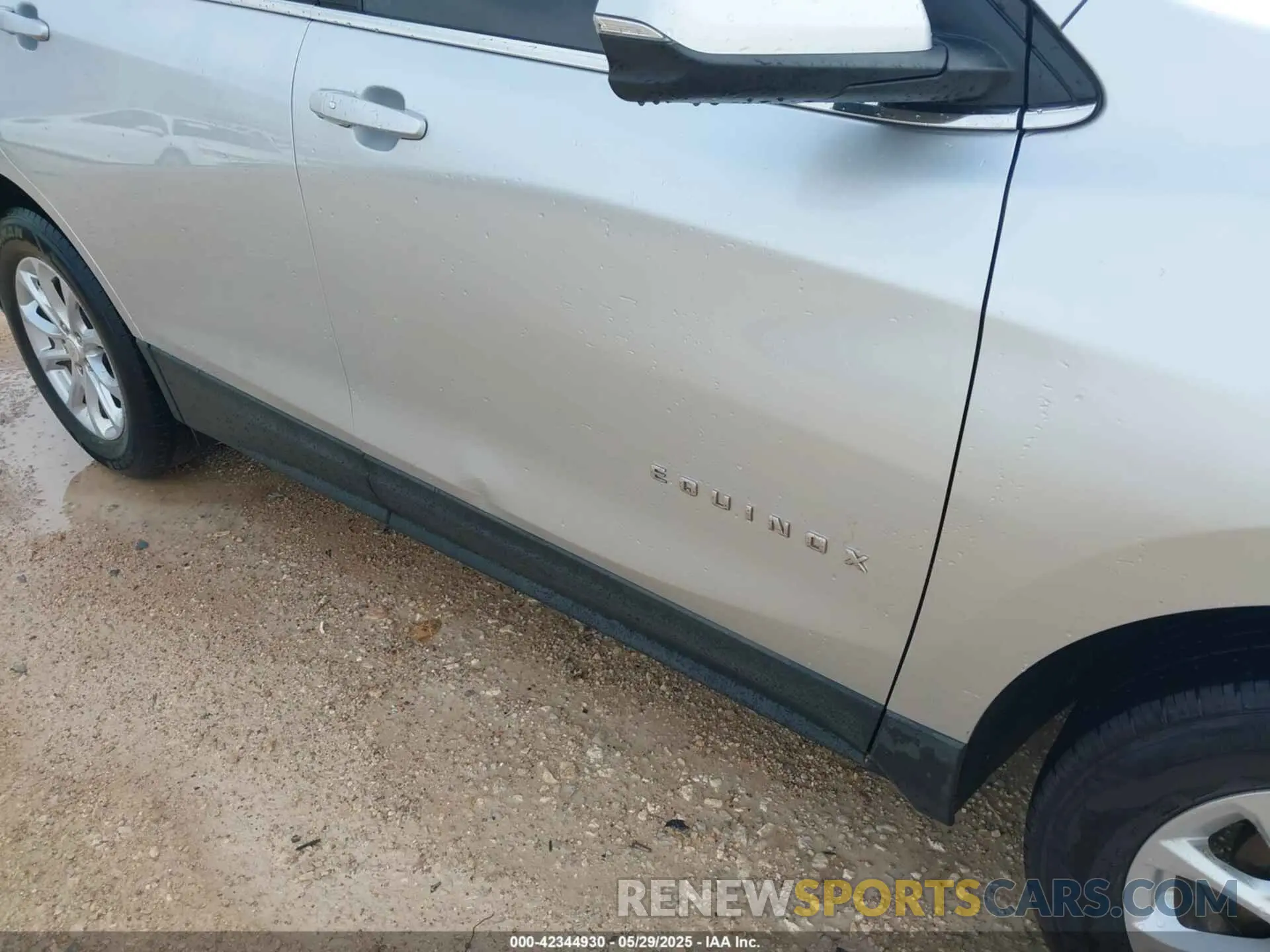 17 Photograph of a damaged car 3GNAXKEV4KS657094 CHEVROLET EQUINOX 2019