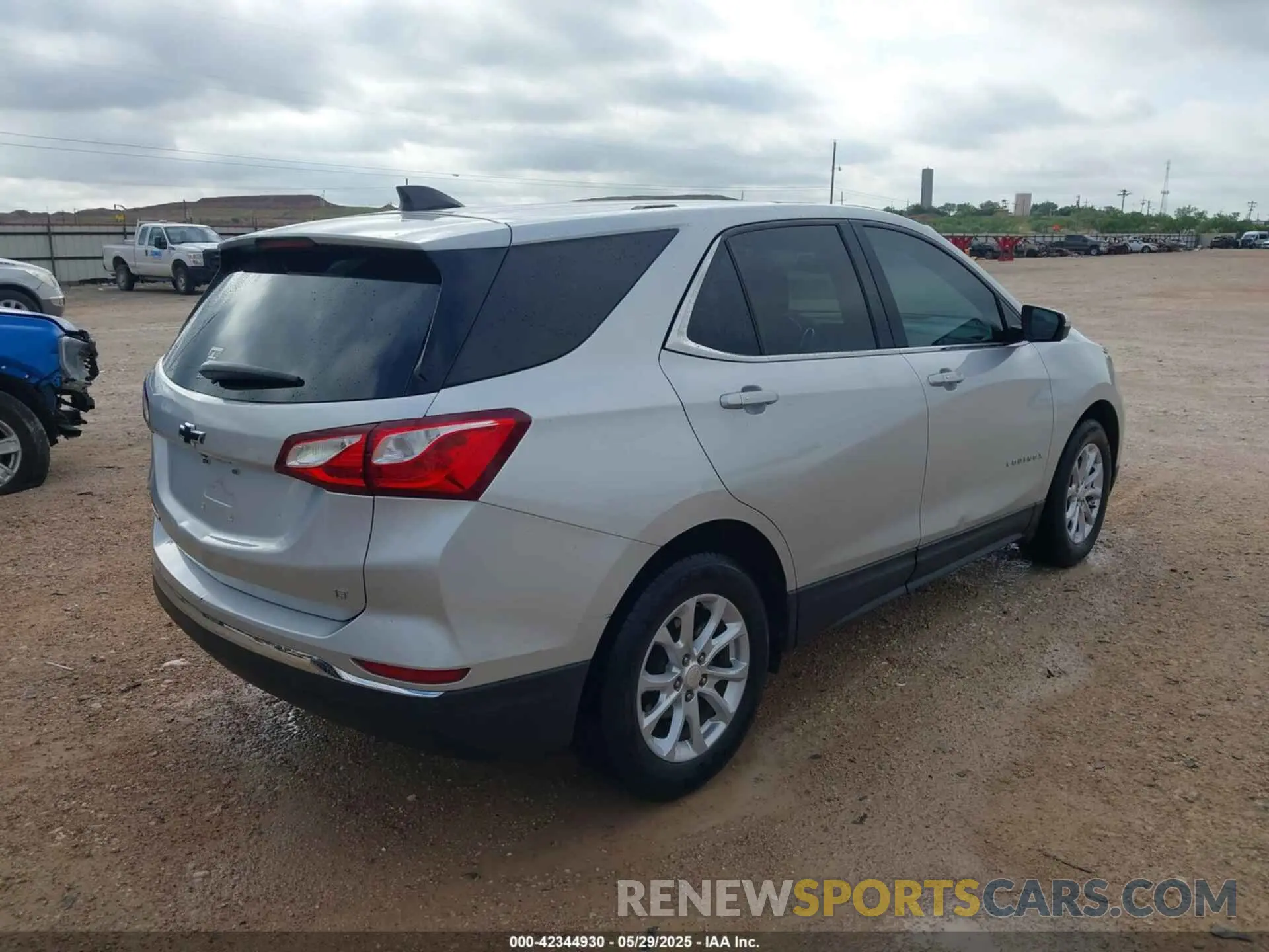 4 Photograph of a damaged car 3GNAXKEV4KS657094 CHEVROLET EQUINOX 2019