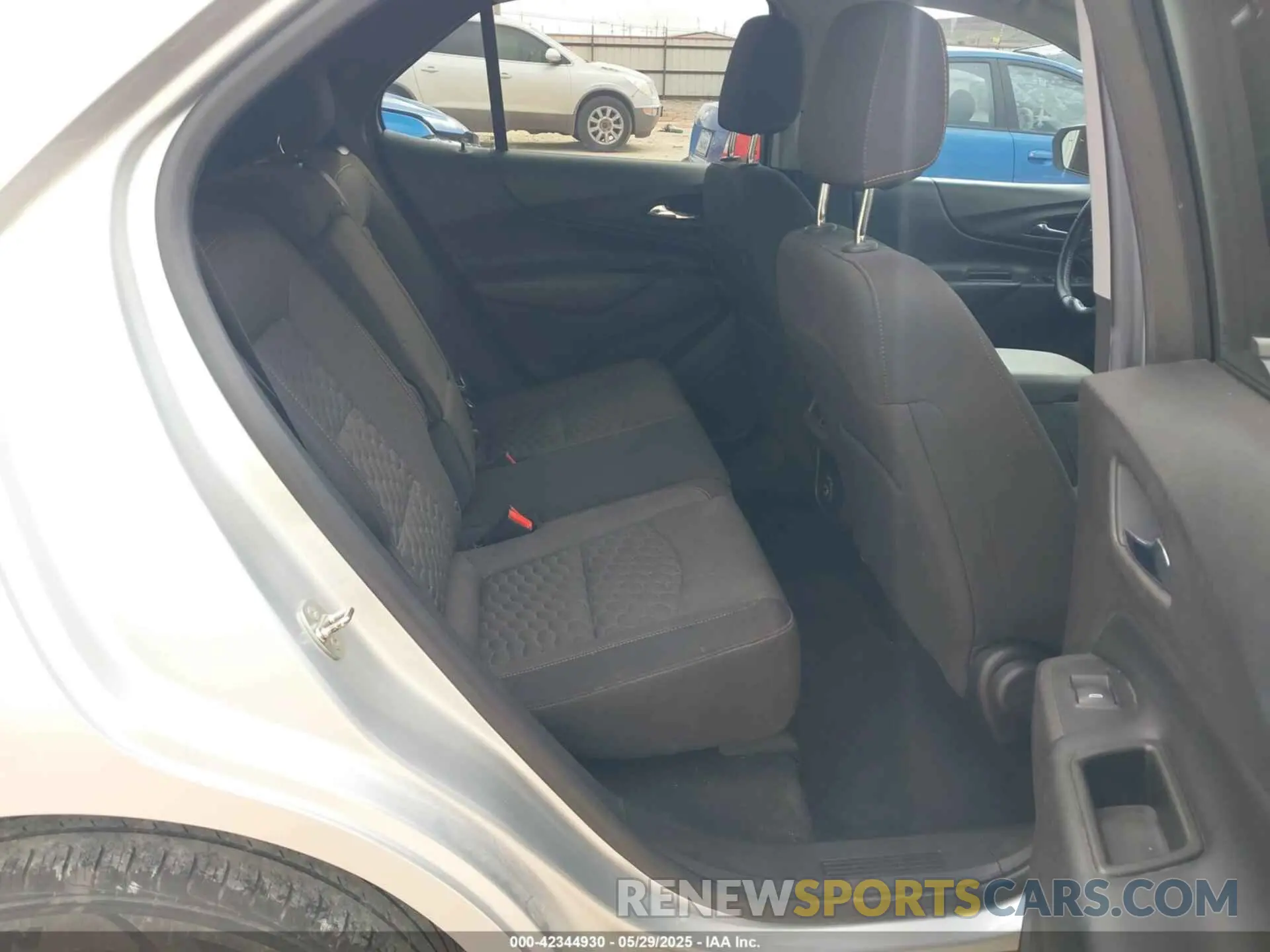 8 Photograph of a damaged car 3GNAXKEV4KS657094 CHEVROLET EQUINOX 2019
