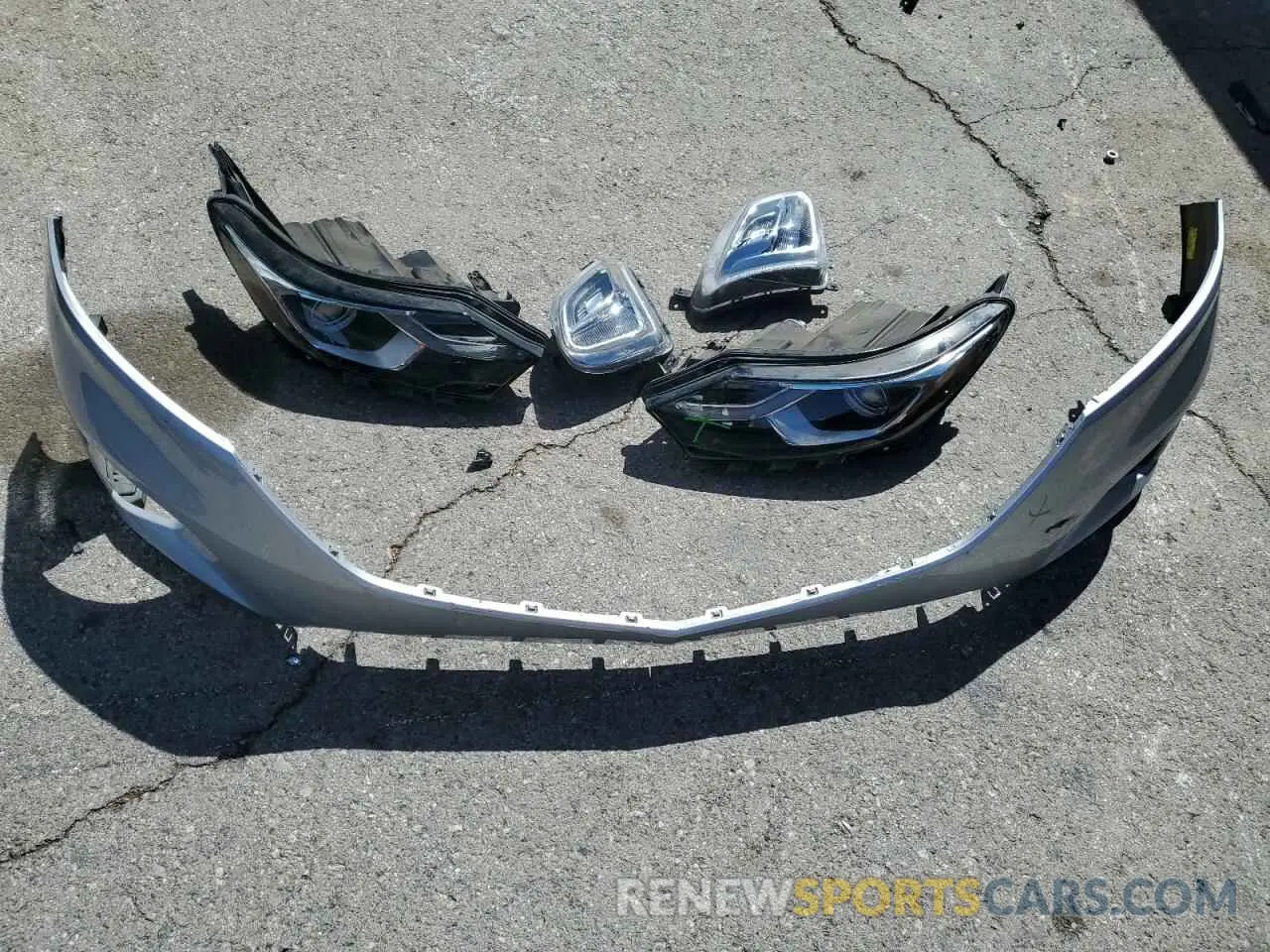 13 Photograph of a damaged car 3GNAXKEV5KS582910 CHEVROLET EQUINOX 2019
