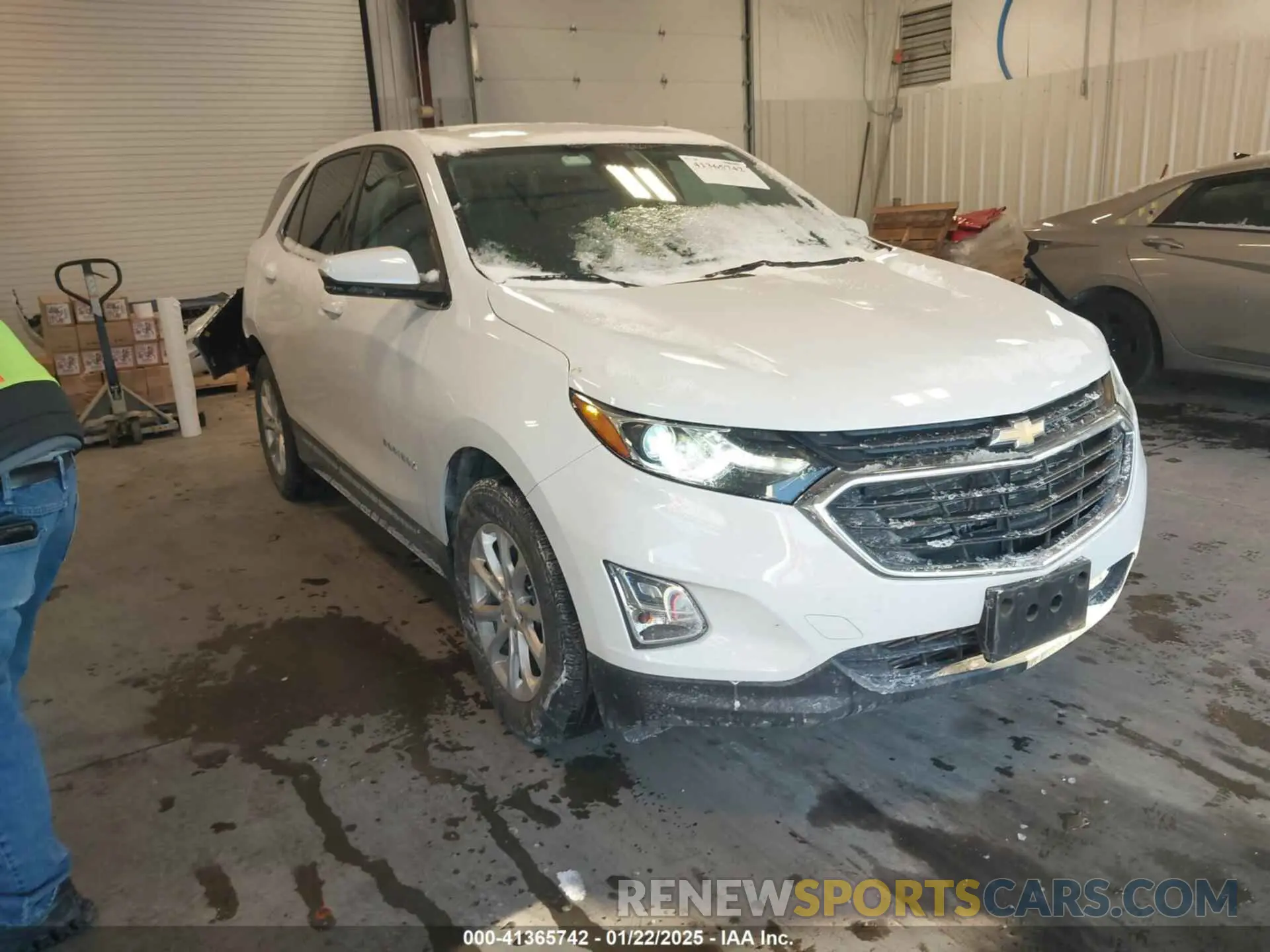 1 Photograph of a damaged car 3GNAXKEV5KS647402 CHEVROLET EQUINOX 2019