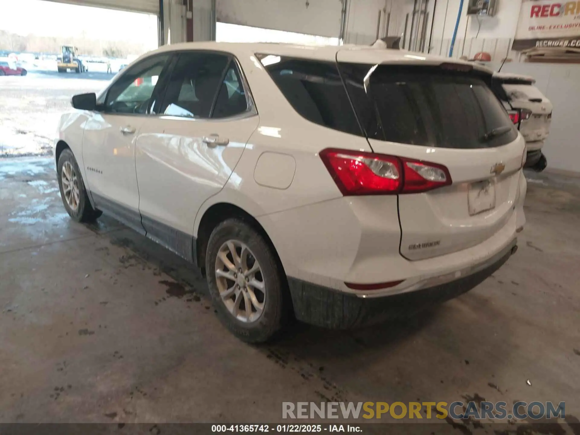 3 Photograph of a damaged car 3GNAXKEV5KS647402 CHEVROLET EQUINOX 2019