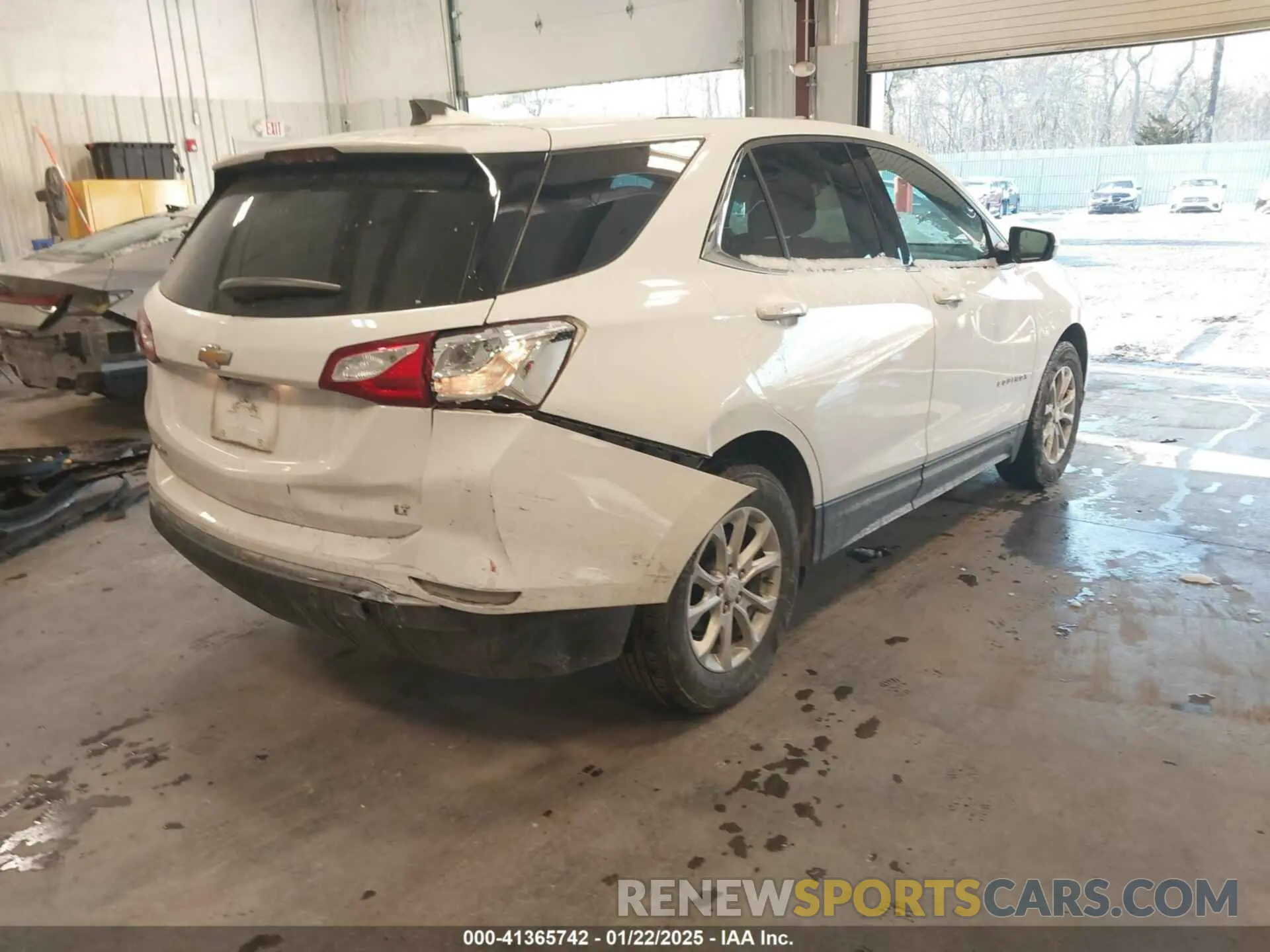 4 Photograph of a damaged car 3GNAXKEV5KS647402 CHEVROLET EQUINOX 2019
