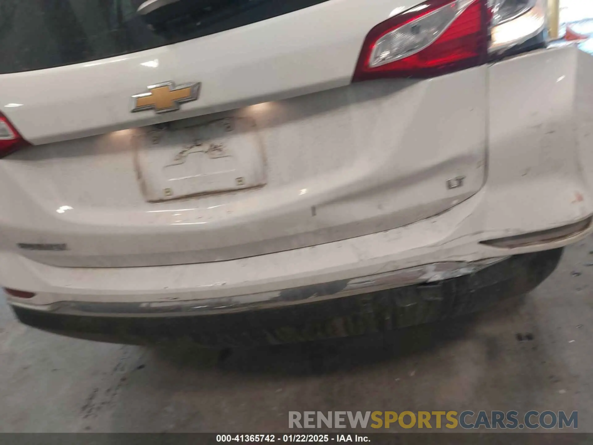 6 Photograph of a damaged car 3GNAXKEV5KS647402 CHEVROLET EQUINOX 2019