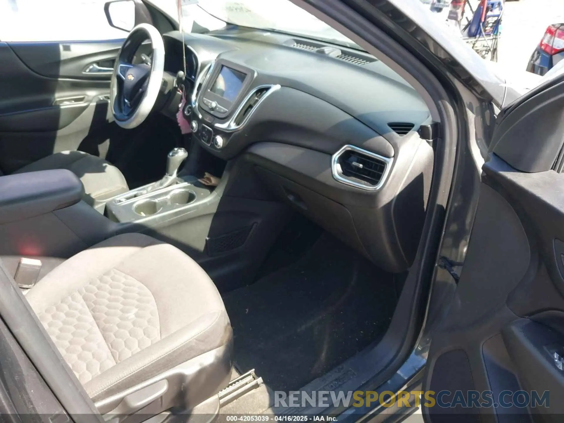 5 Photograph of a damaged car 3GNAXKEV6KS504409 CHEVROLET EQUINOX 2019