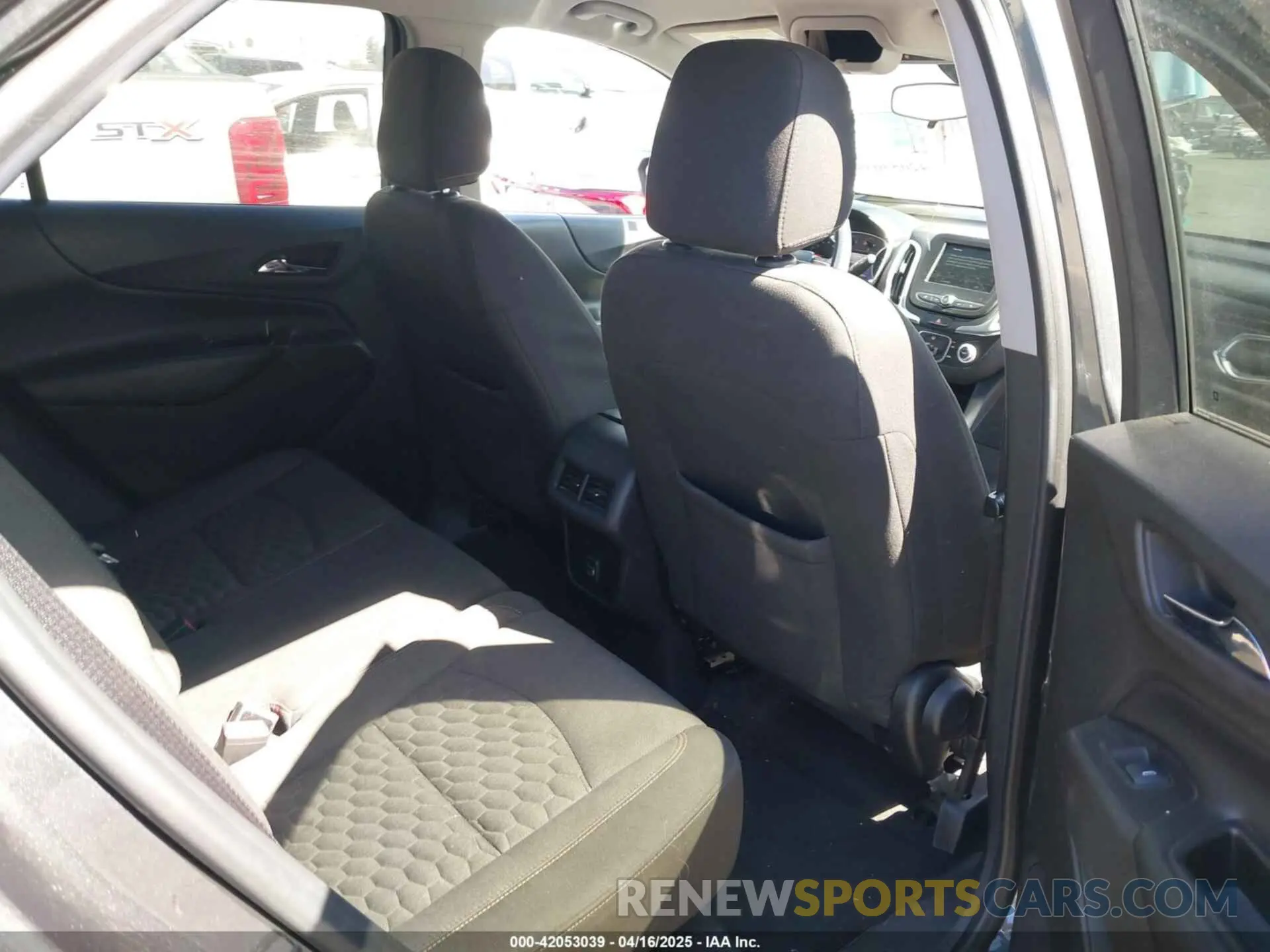 8 Photograph of a damaged car 3GNAXKEV6KS504409 CHEVROLET EQUINOX 2019