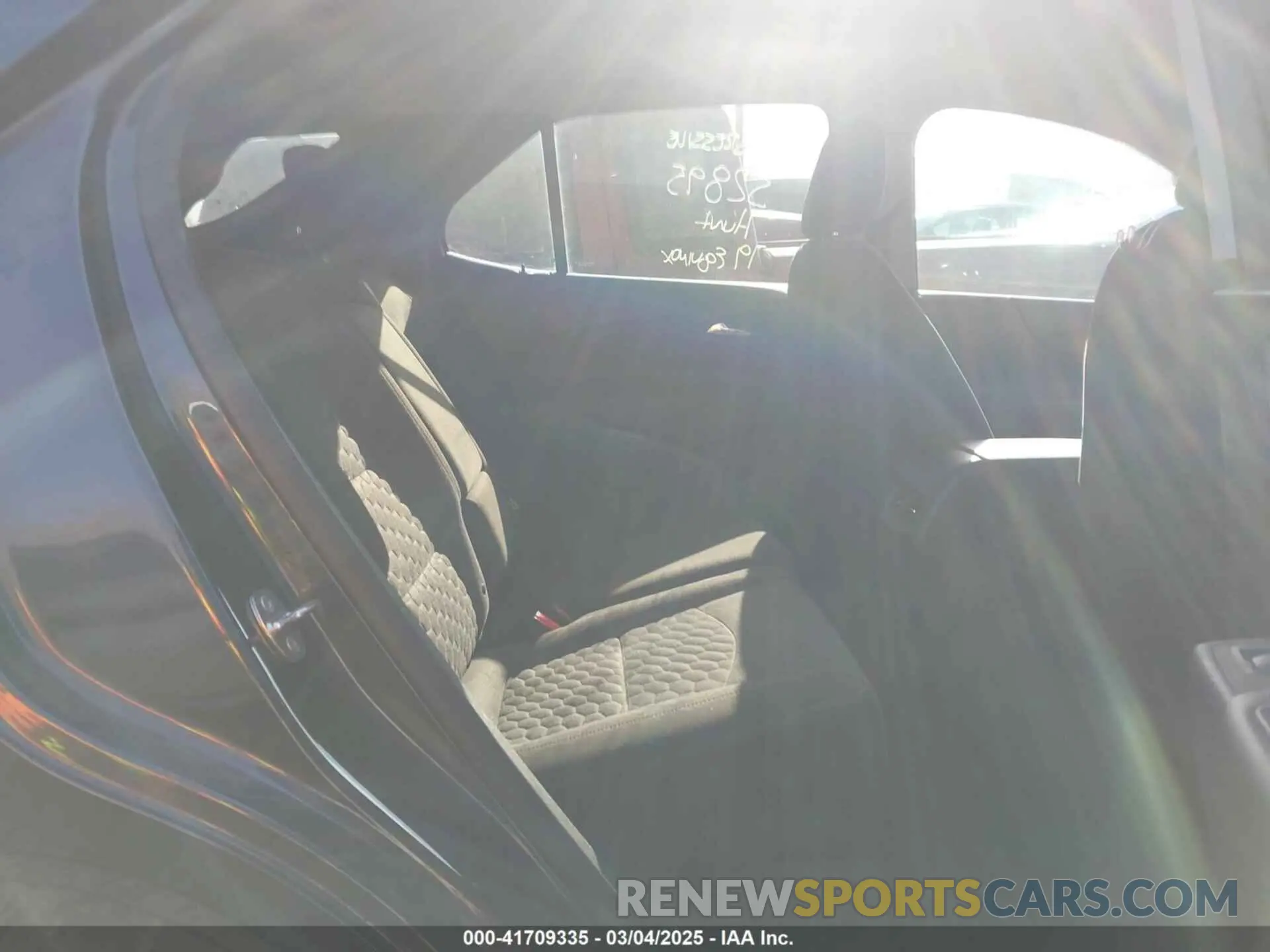 8 Photograph of a damaged car 3GNAXKEV6KS515040 CHEVROLET EQUINOX 2019