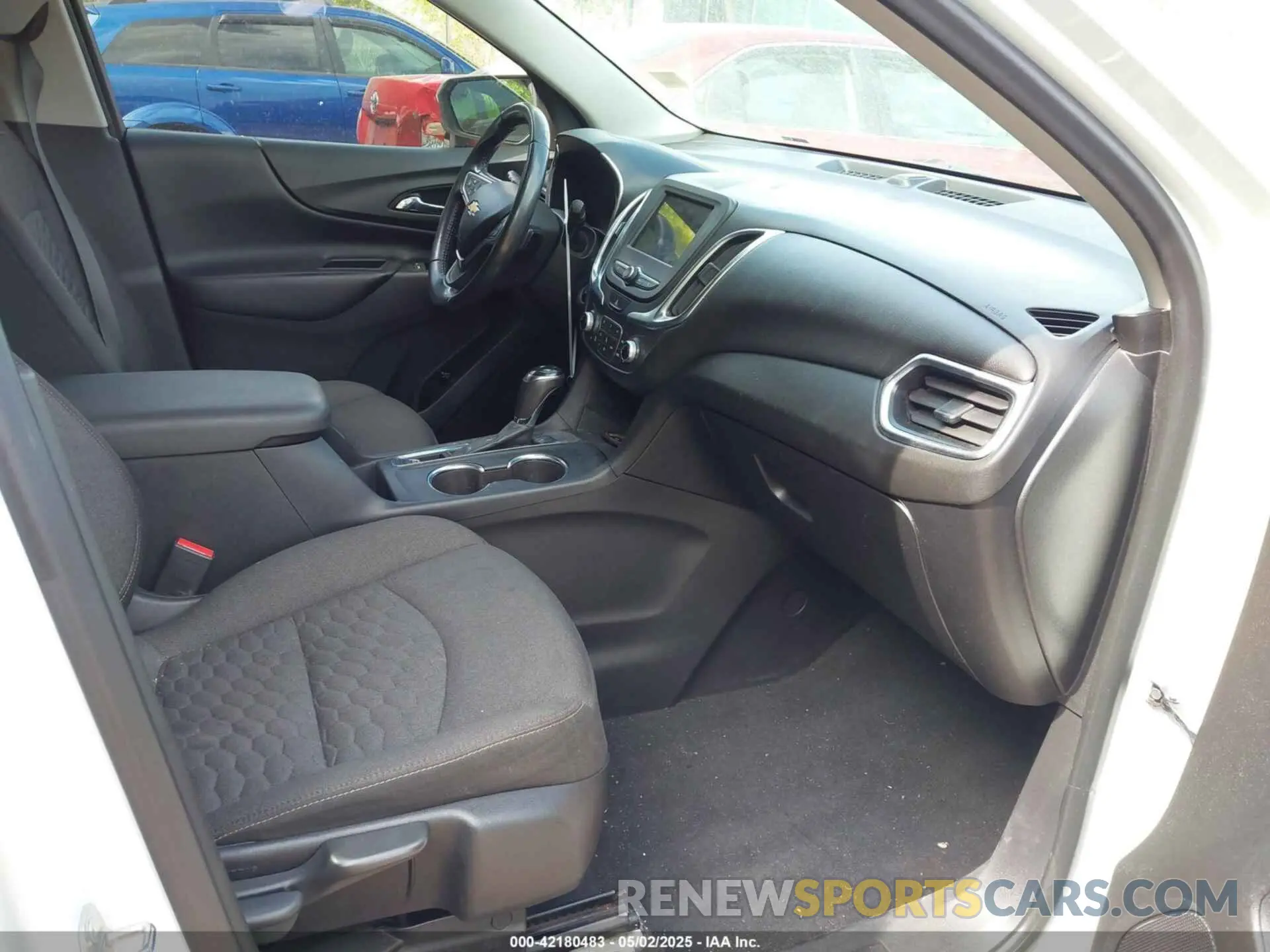 5 Photograph of a damaged car 3GNAXKEV6KS557207 CHEVROLET EQUINOX 2019