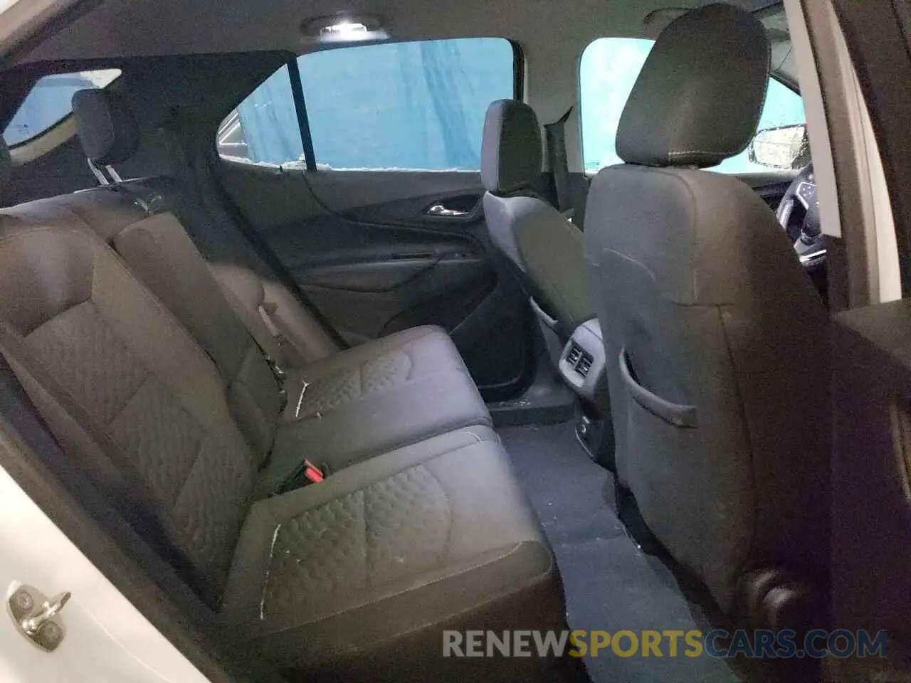 11 Photograph of a damaged car 3GNAXKEV6KS672860 CHEVROLET EQUINOX 2019