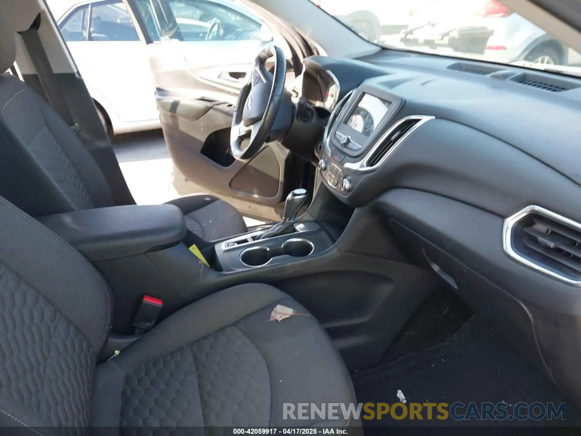 5 Photograph of a damaged car 3GNAXKEV7KS577515 CHEVROLET EQUINOX 2019
