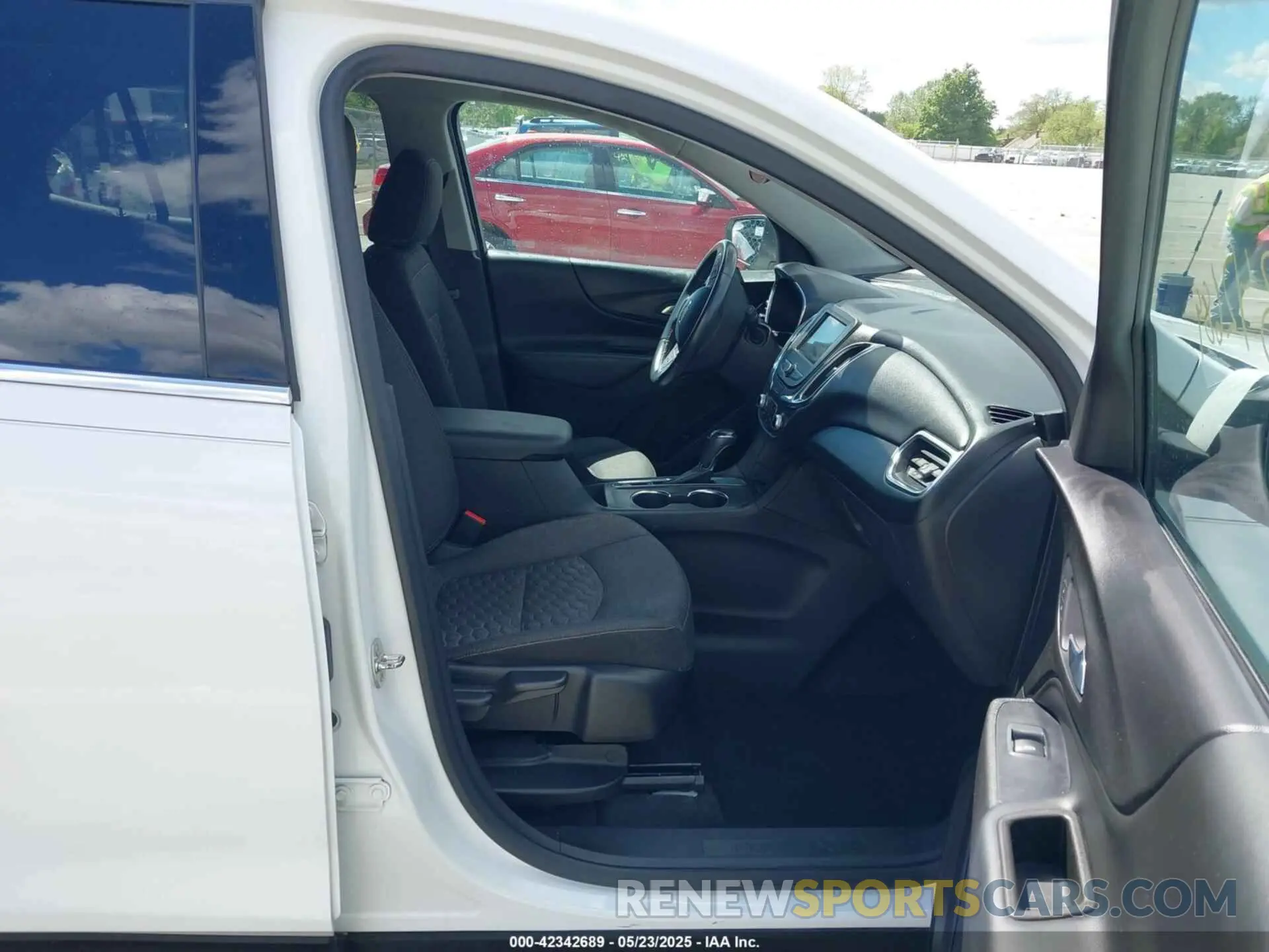 5 Photograph of a damaged car 3GNAXKEV7KS677341 CHEVROLET EQUINOX 2019