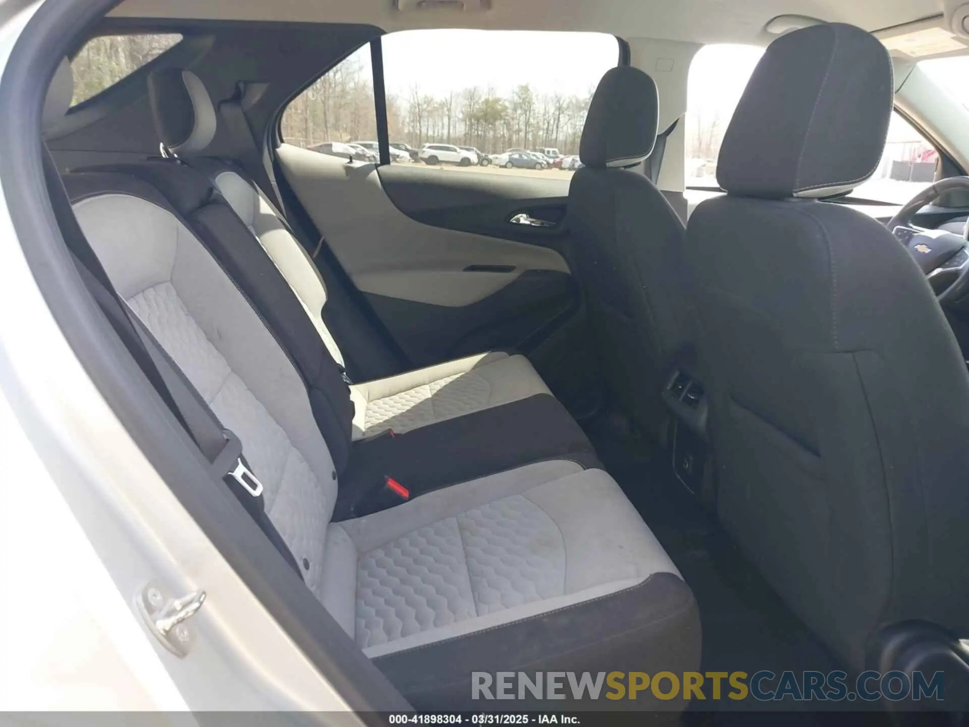 8 Photograph of a damaged car 3GNAXKEV8KL279162 CHEVROLET EQUINOX 2019