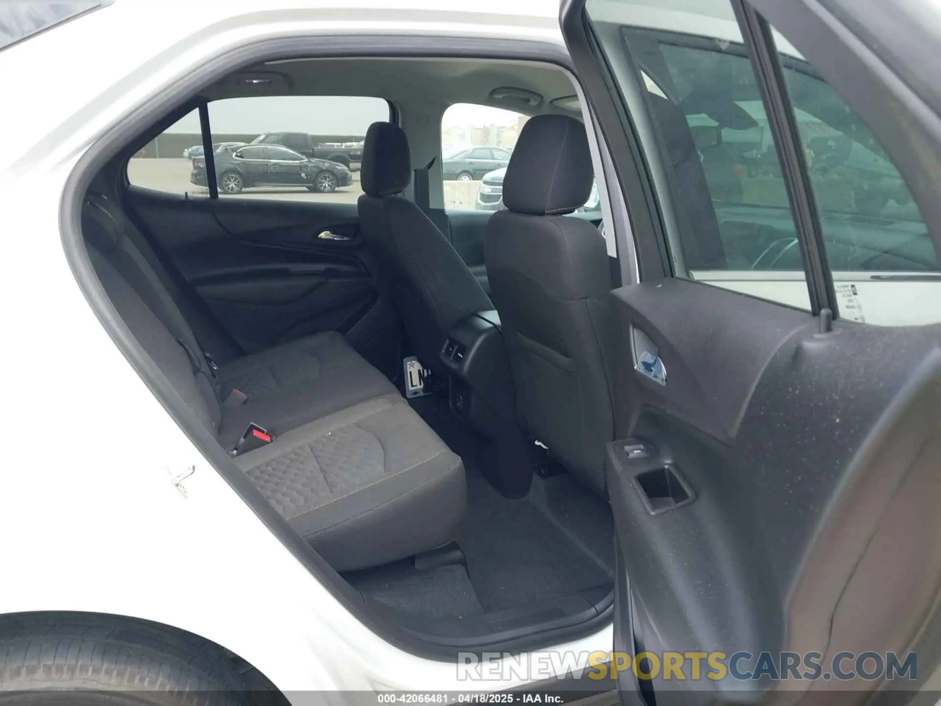 8 Photograph of a damaged car 3GNAXKEV9KL180494 CHEVROLET EQUINOX 2019