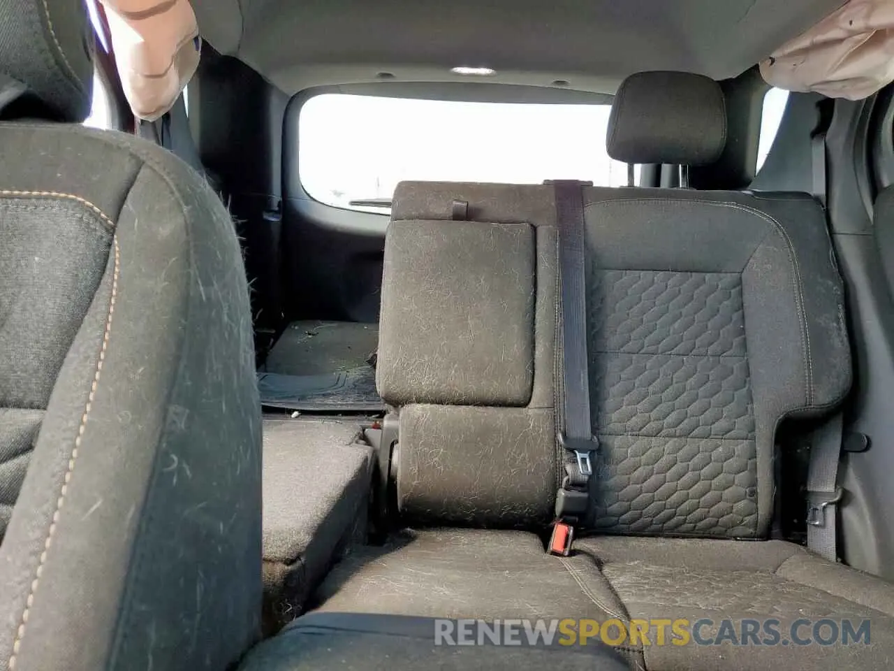 10 Photograph of a damaged car 3GNAXKEV9KL201912 CHEVROLET EQUINOX 2019