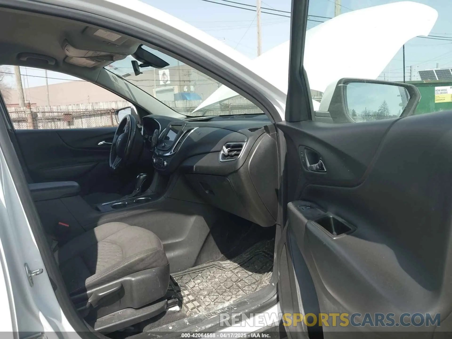 5 Photograph of a damaged car 3GNAXKEV9KS590704 CHEVROLET EQUINOX 2019