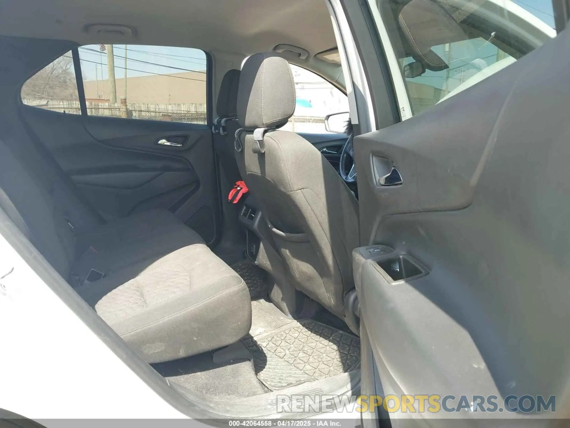 8 Photograph of a damaged car 3GNAXKEV9KS590704 CHEVROLET EQUINOX 2019