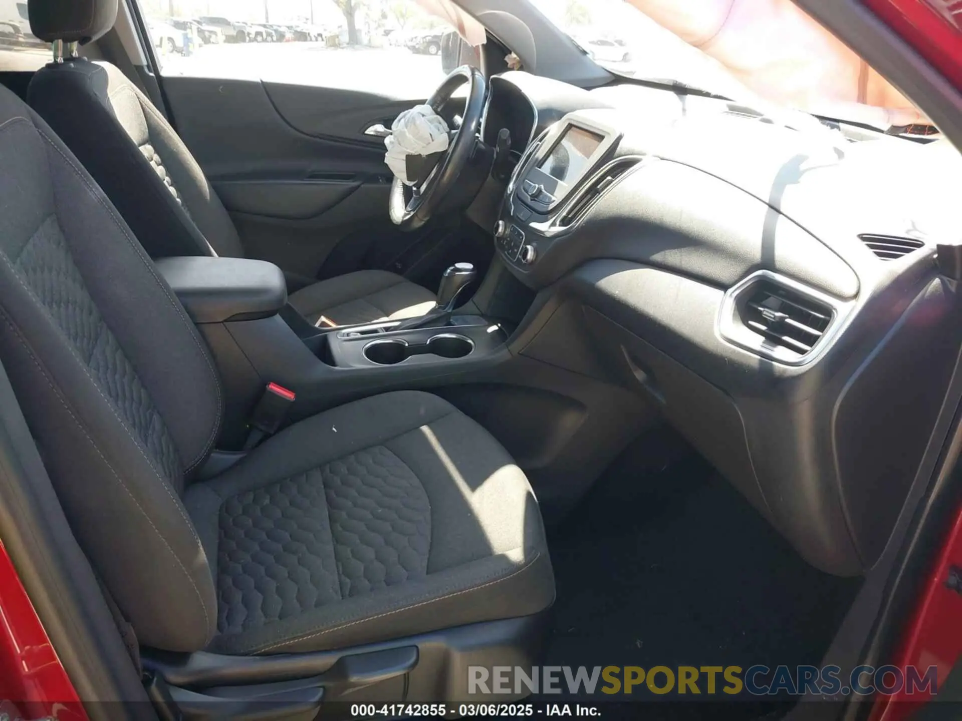 5 Photograph of a damaged car 3GNAXKEV9KS655471 CHEVROLET EQUINOX 2019