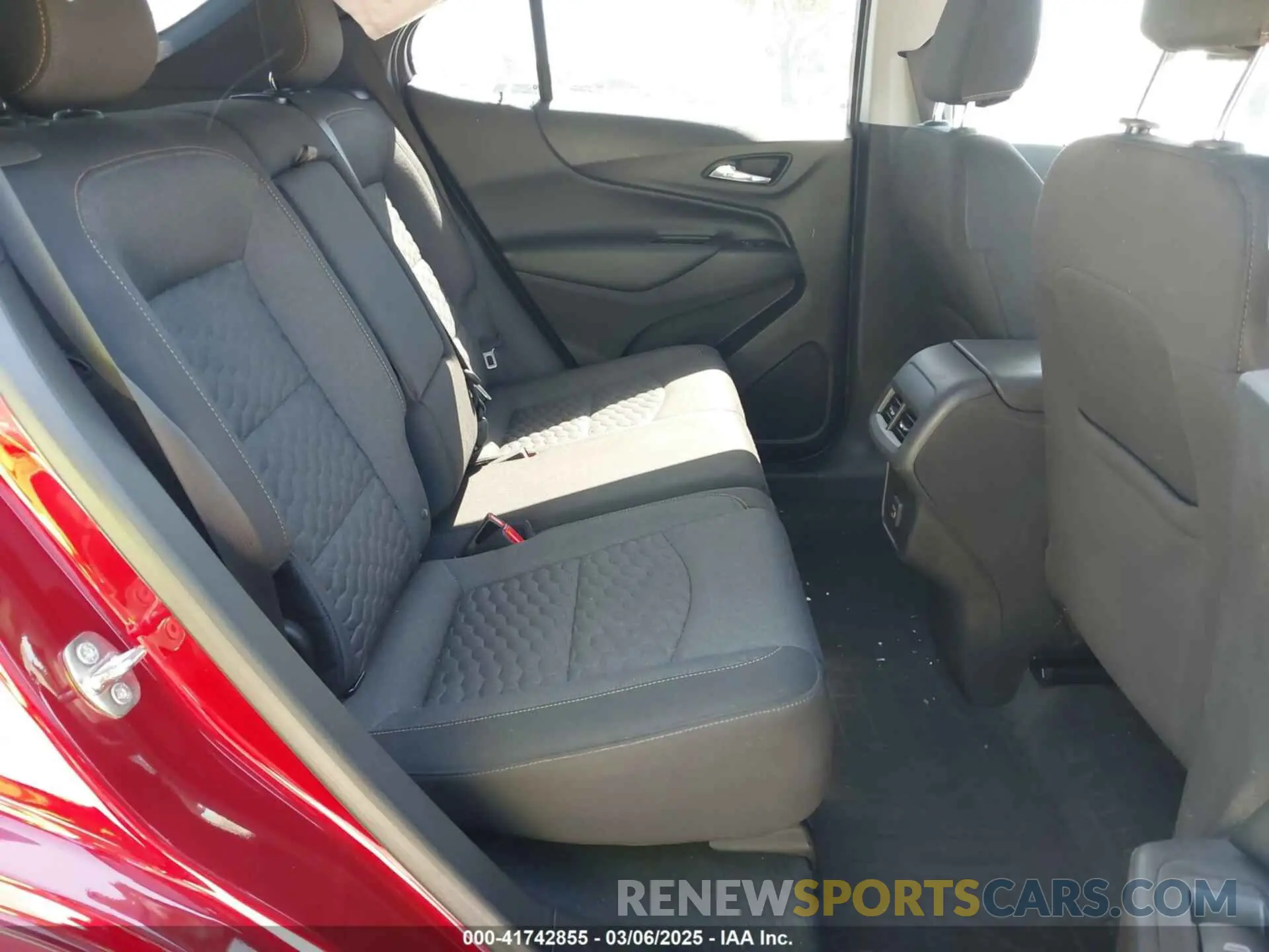 8 Photograph of a damaged car 3GNAXKEV9KS655471 CHEVROLET EQUINOX 2019