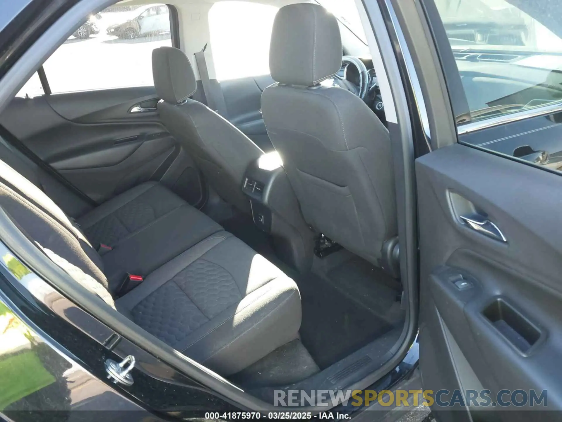 8 Photograph of a damaged car 3GNAXKEVXKL219870 CHEVROLET EQUINOX 2019